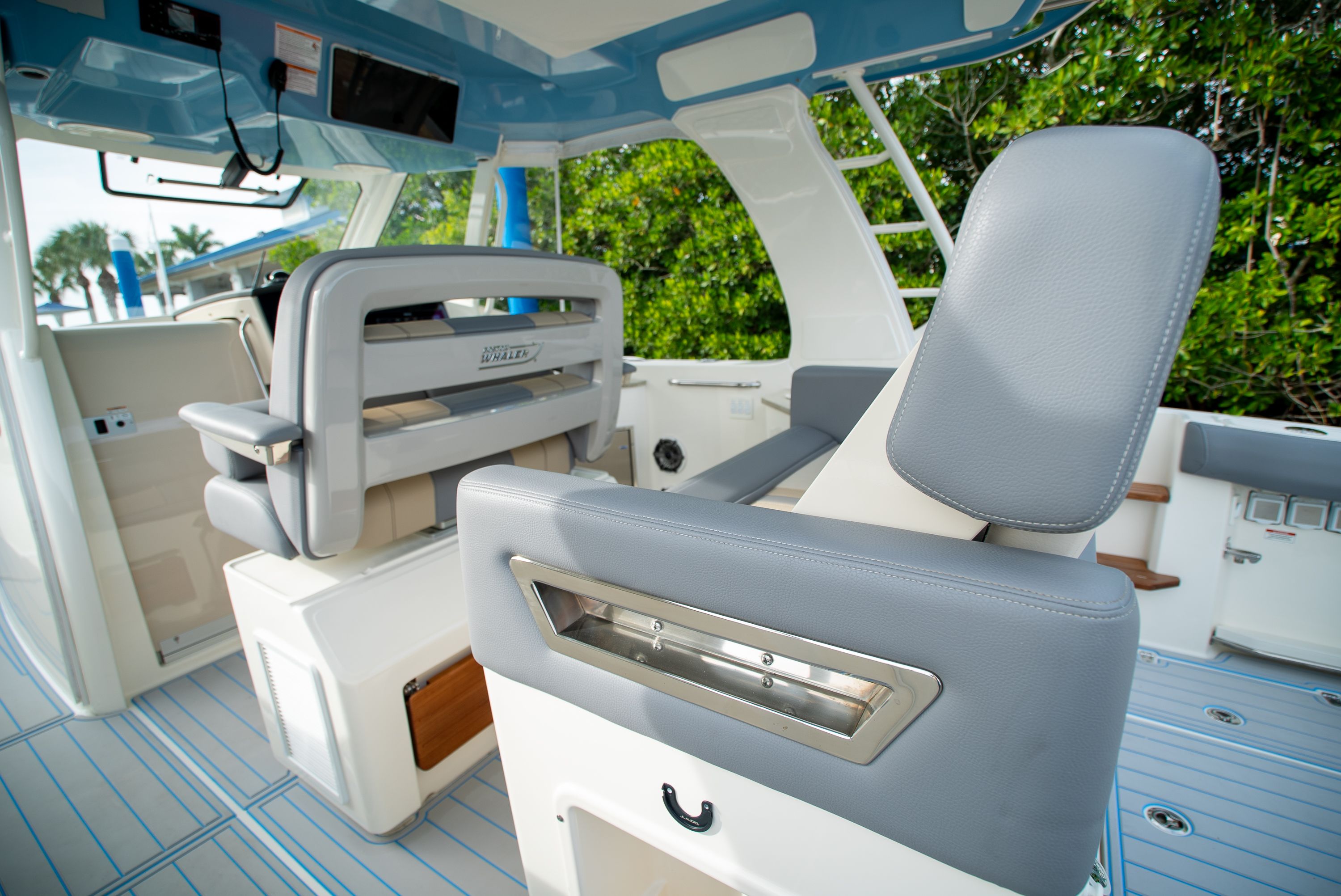 2025 Boston Whaler 350 REALM Image Thumbnail #11