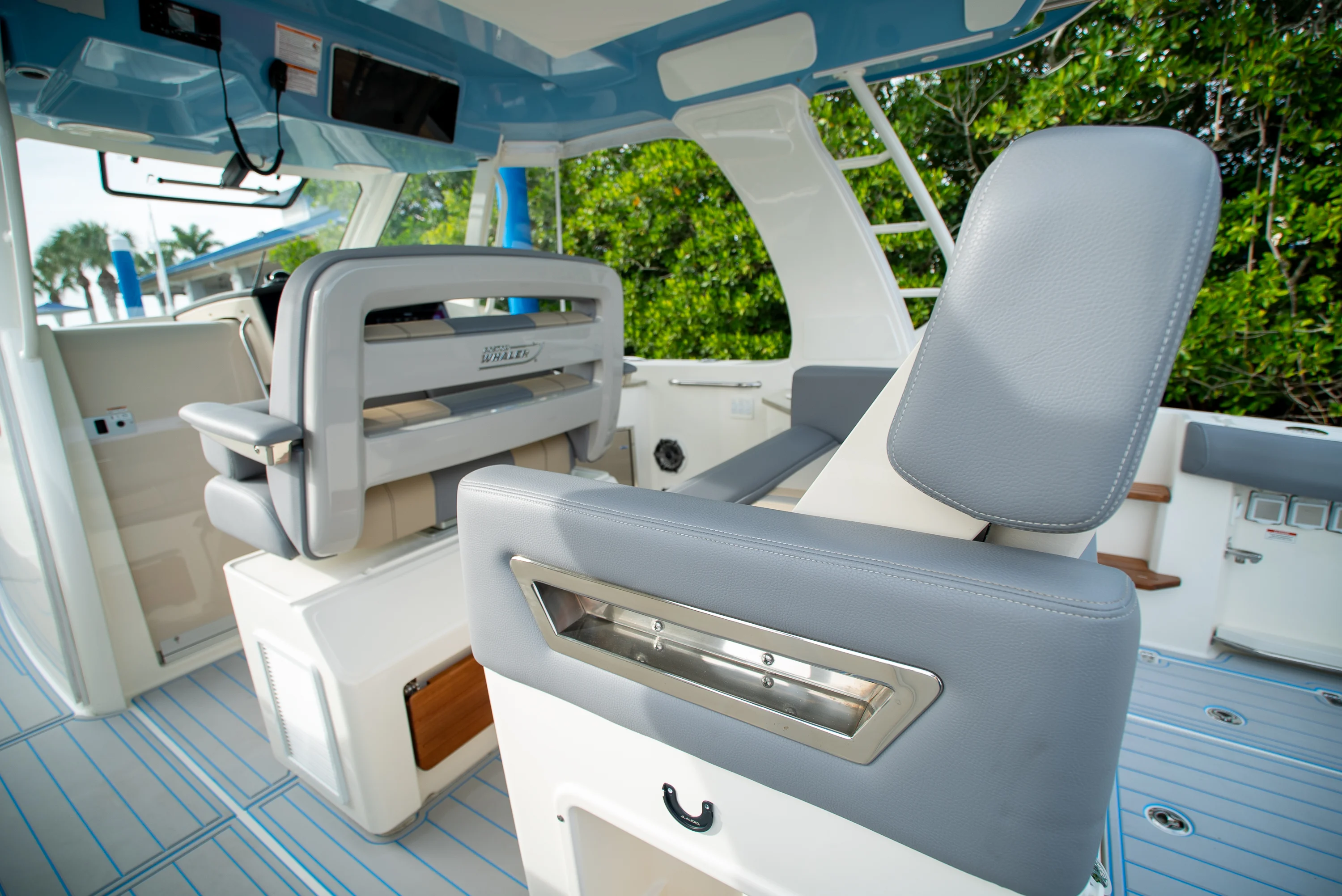 2025 Boston Whaler 350 REALM Image Thumbnail #11