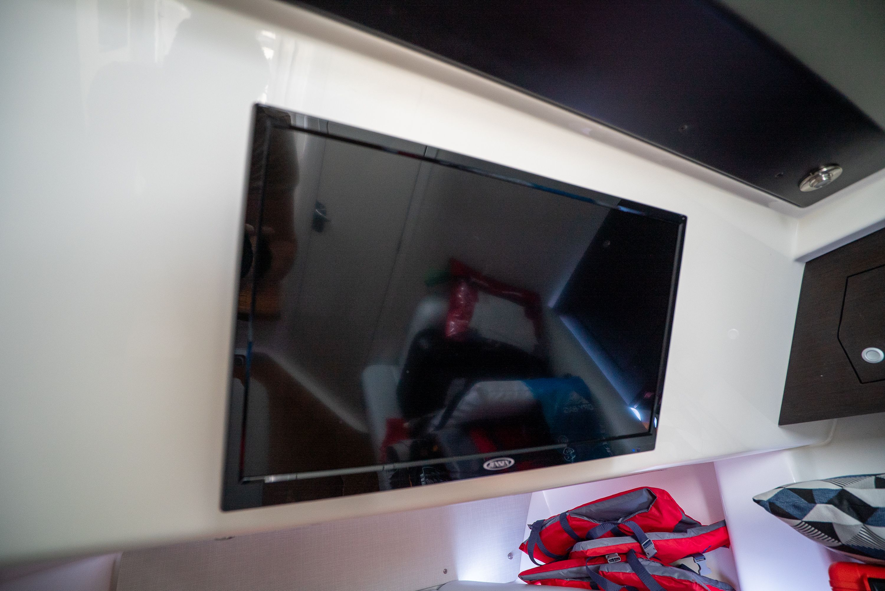 2025 Boston Whaler 350 REALM Image Thumbnail #21