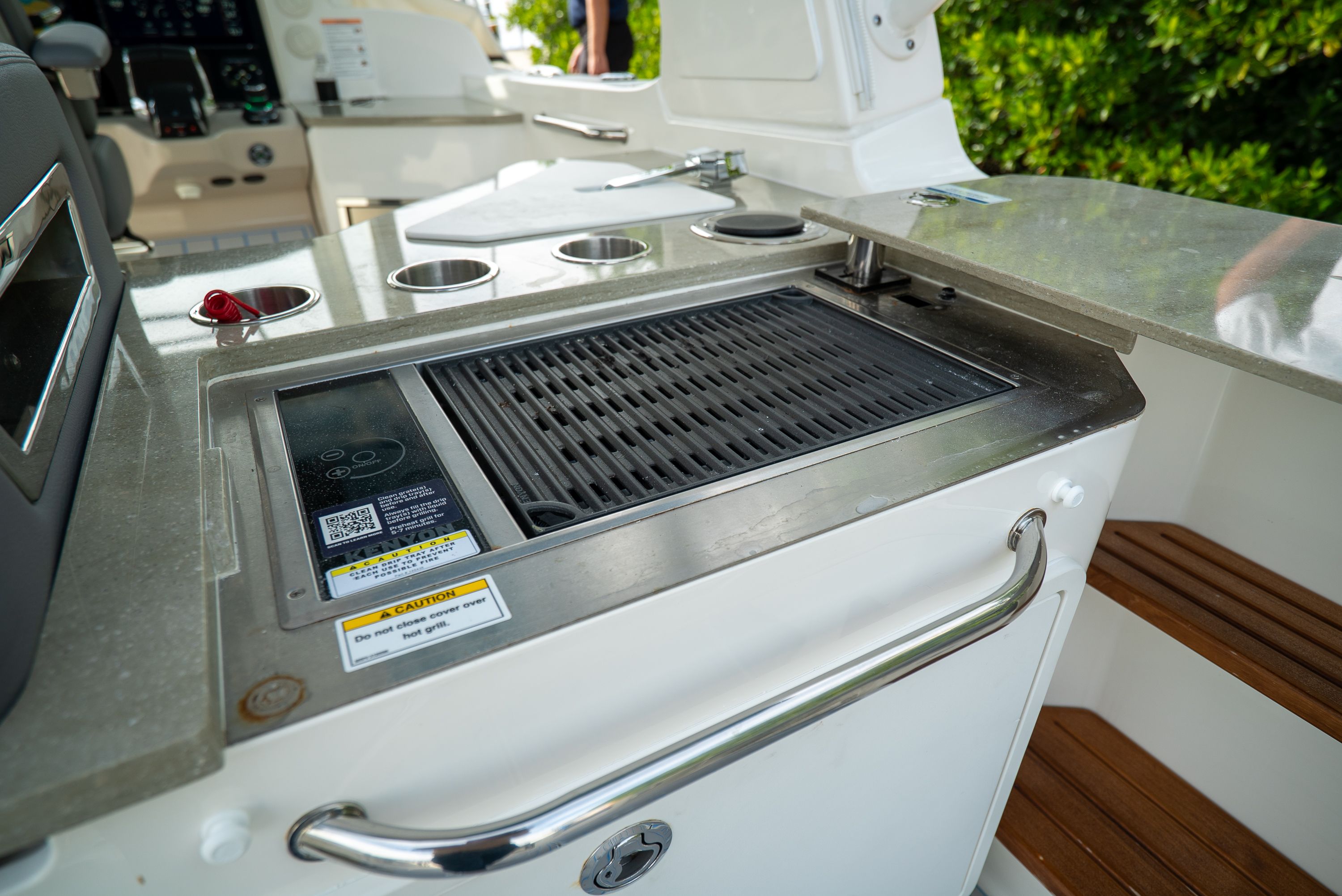 2025 Boston Whaler 350 REALM Image Thumbnail #10