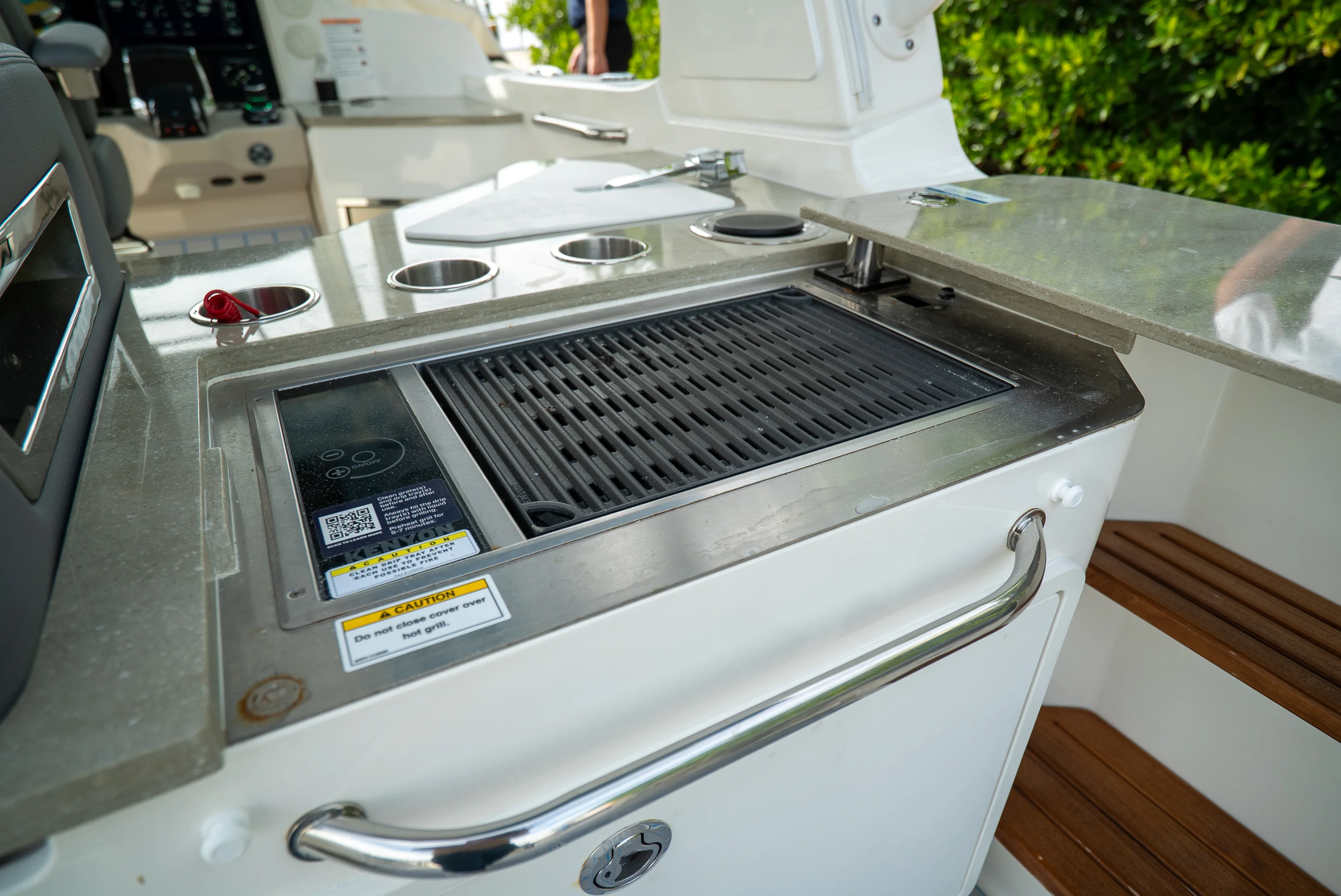 2025 Boston Whaler 350 REALM Image Thumbnail #10