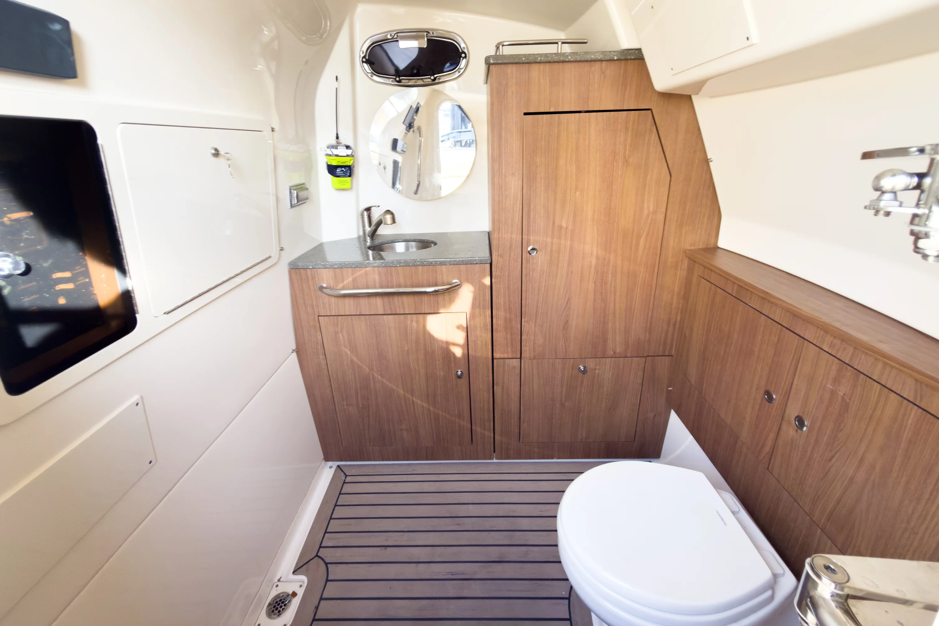 2019 Boston Whaler 350 Outrage Image Thumbnail #12