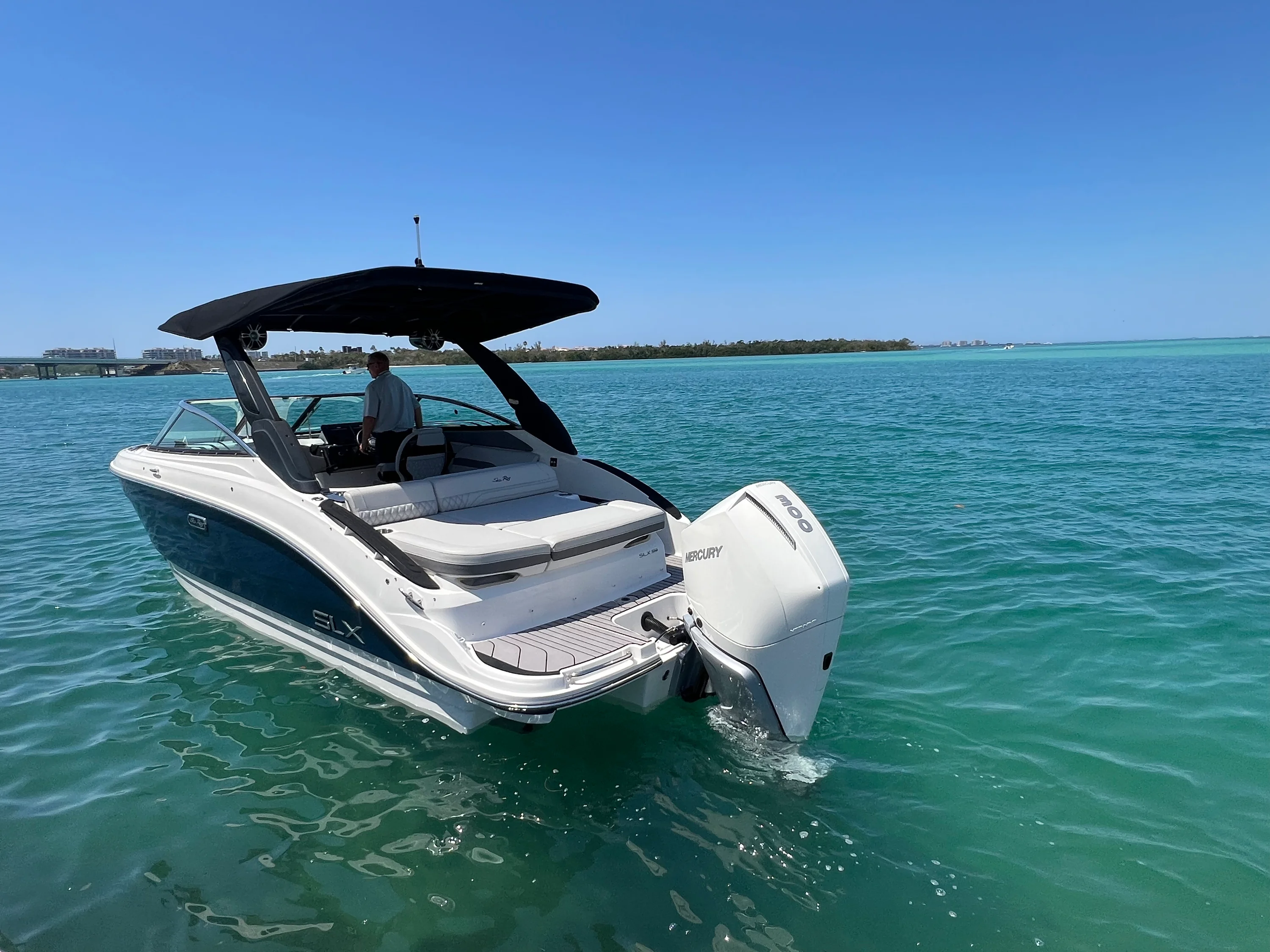 2023 Sea Ray SLX 260 Outboard Image Thumbnail #5