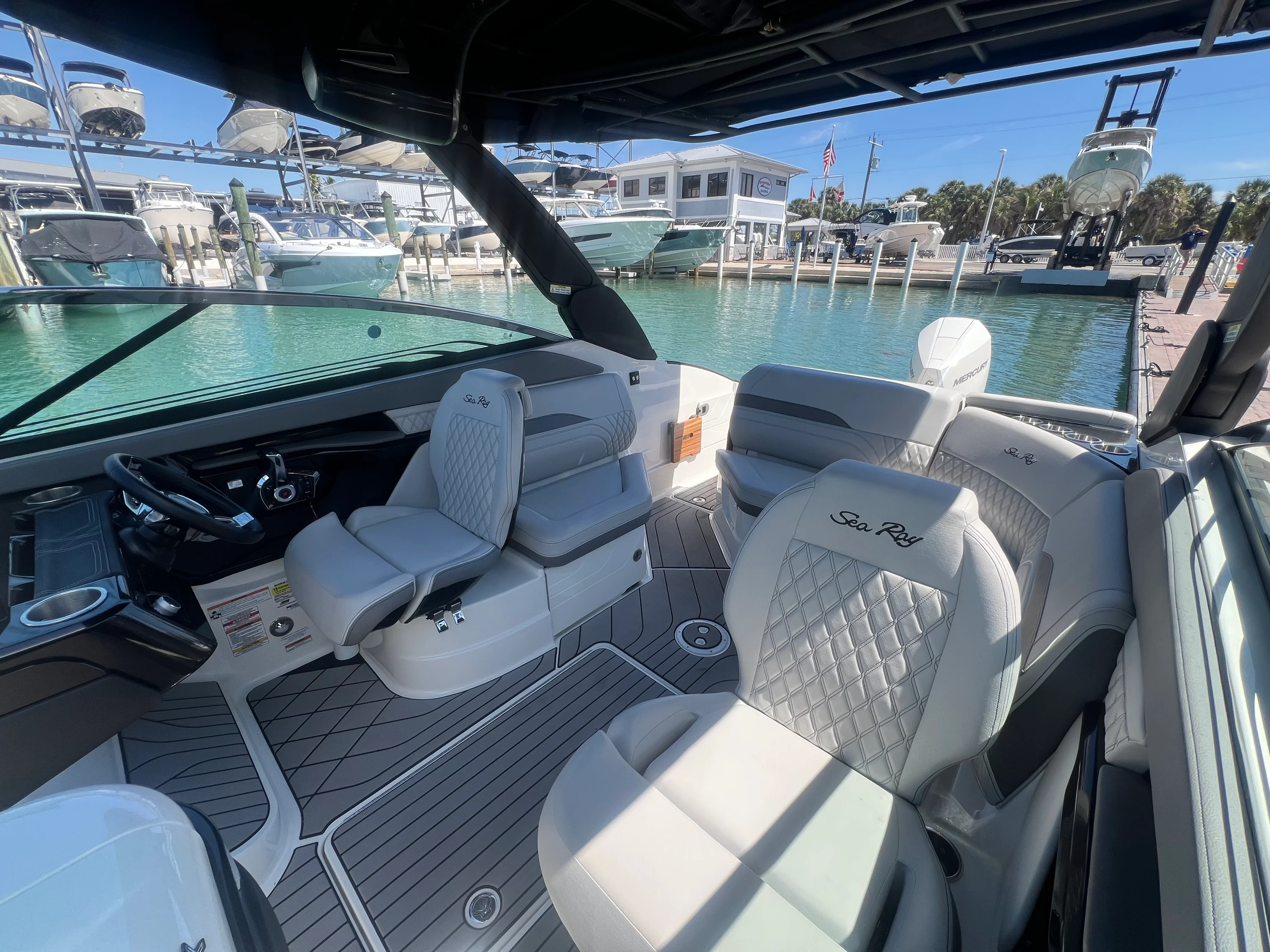 2023 Sea Ray SLX 260 Outboard Image Thumbnail #18