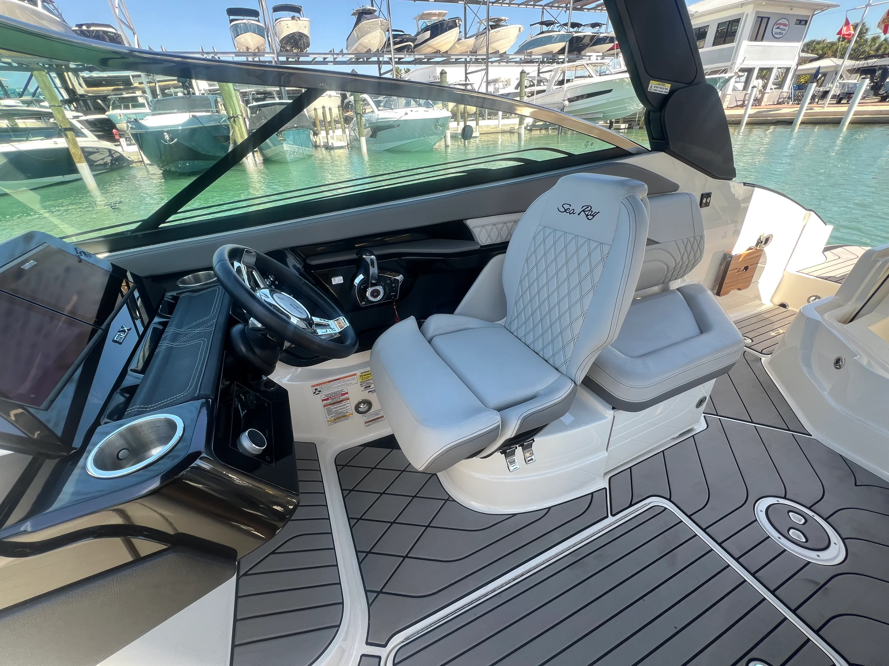 2023 Sea Ray SLX 260 Outboard Image Thumbnail #30