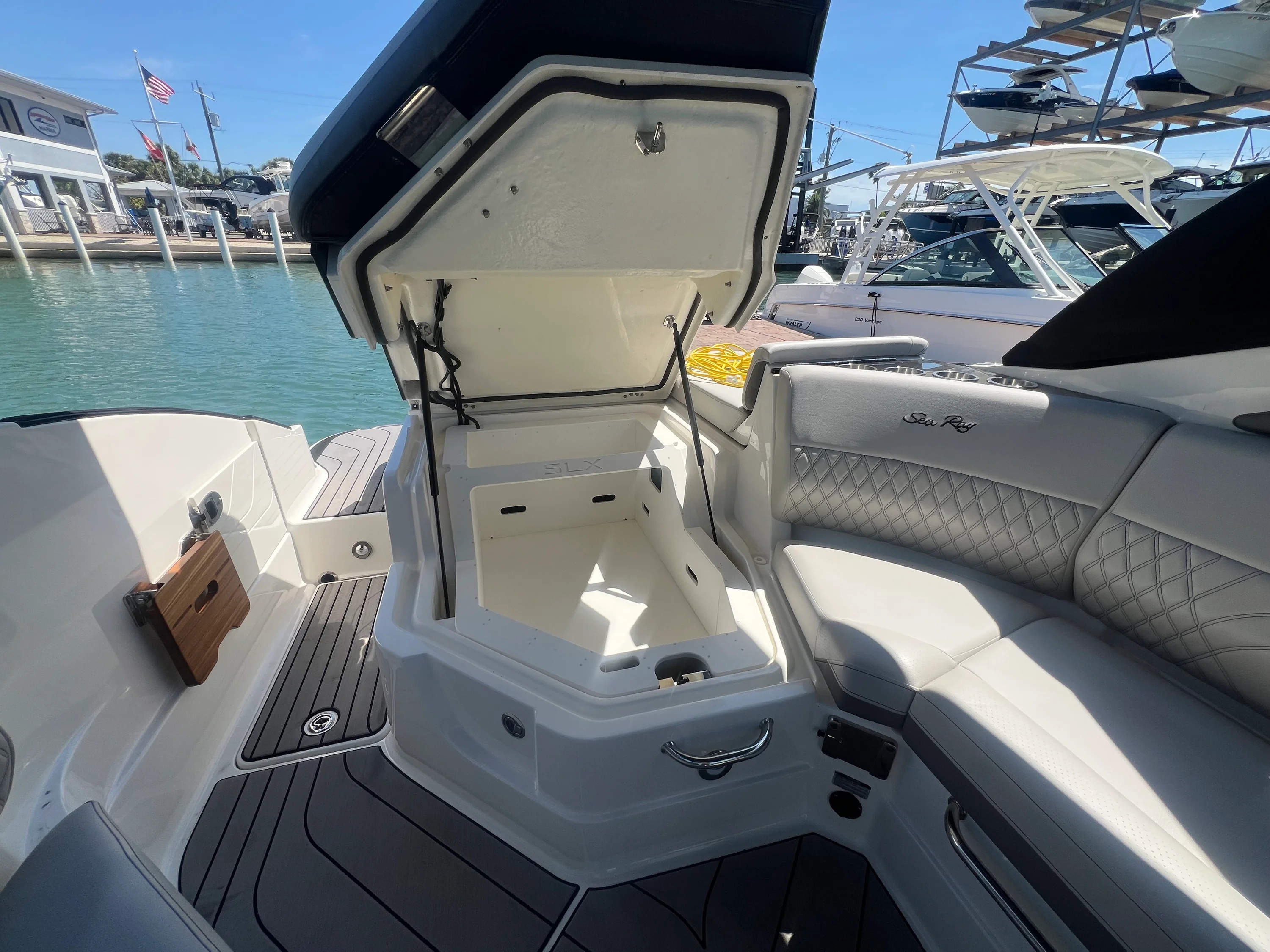 2023 Sea Ray SLX 260 Outboard Image Thumbnail #28