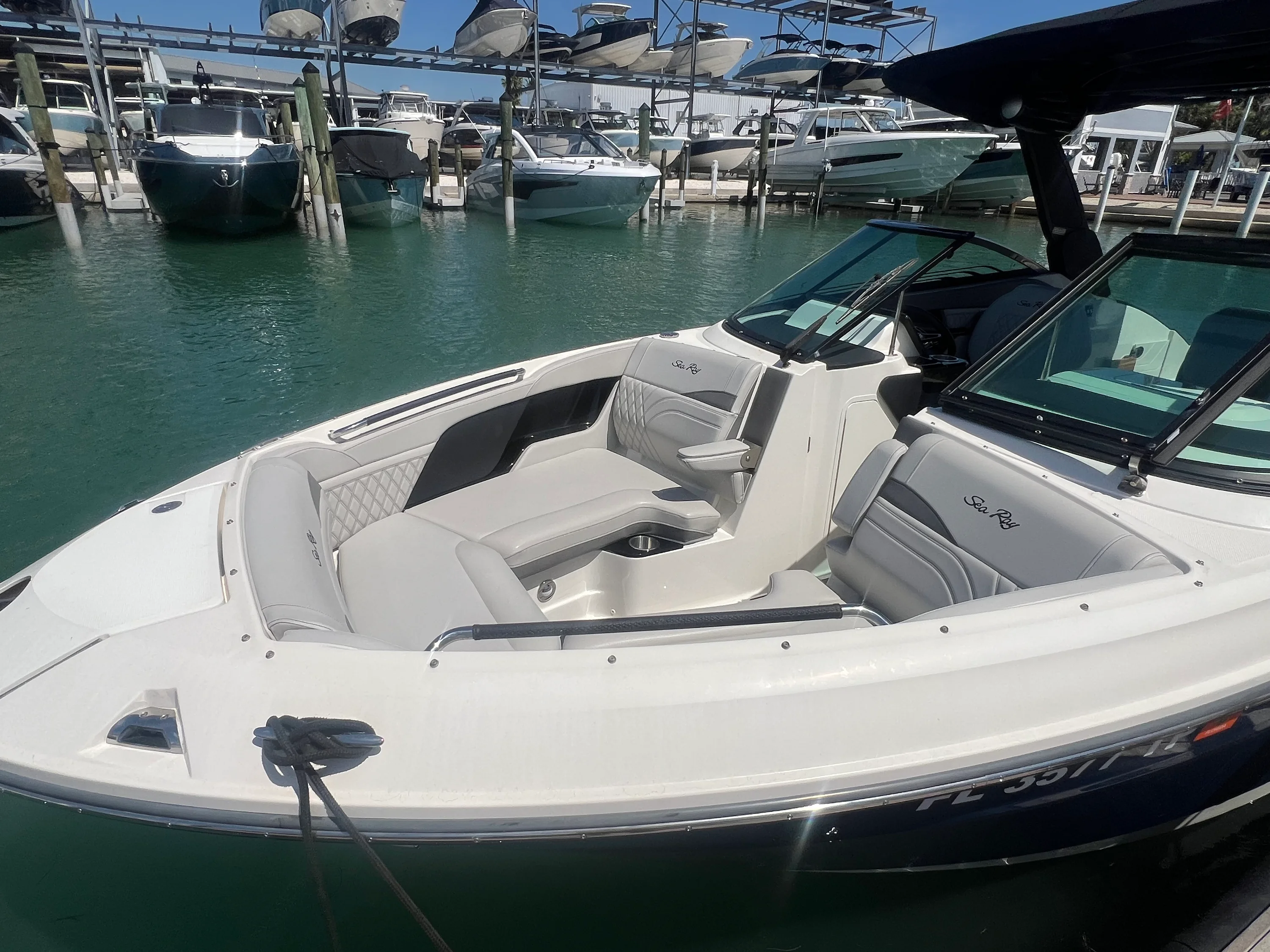 2023 Sea Ray SLX 260 Outboard Image Thumbnail #38