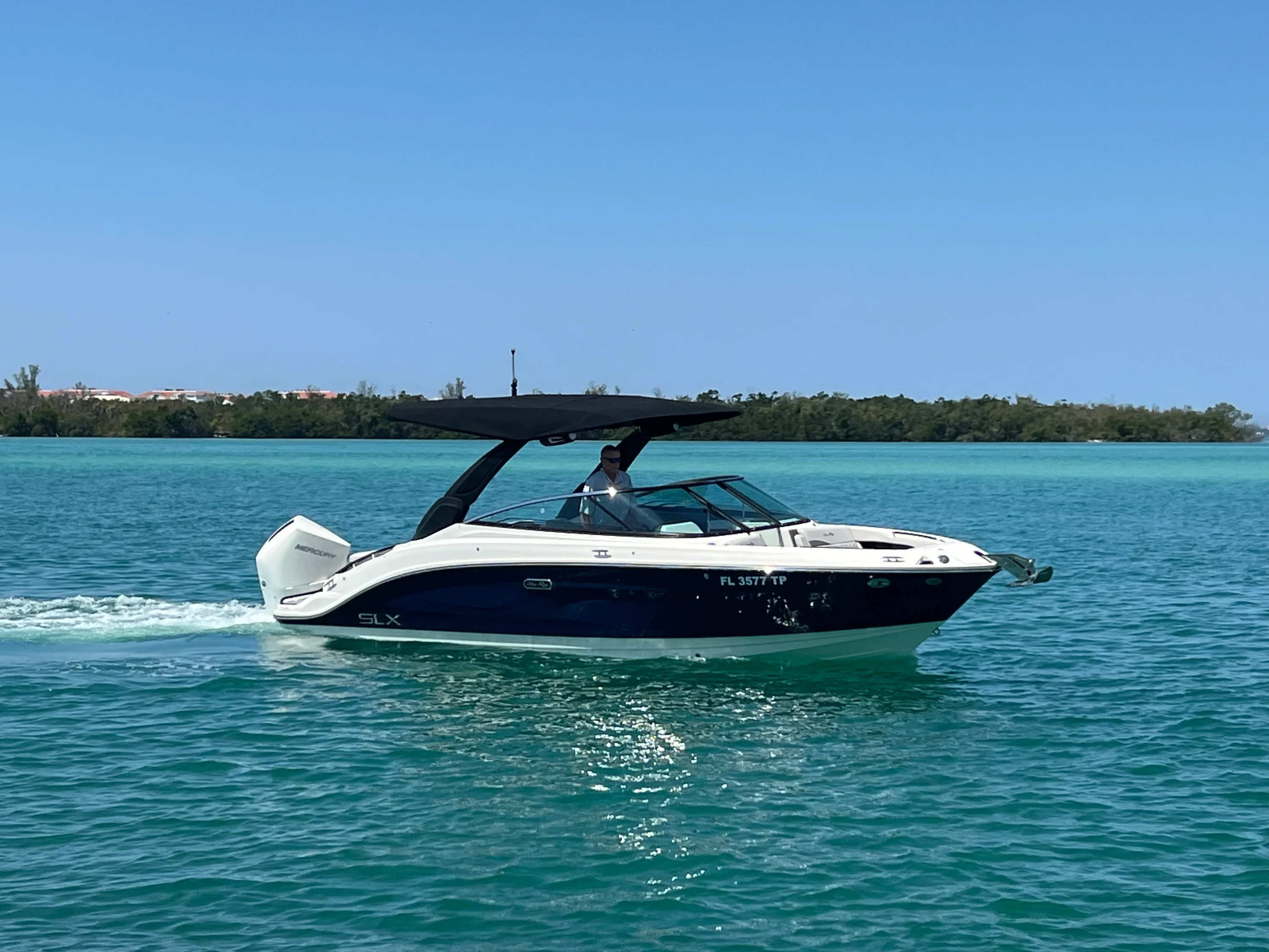 2023 Sea Ray SLX 260 Outboard Image Thumbnail #4