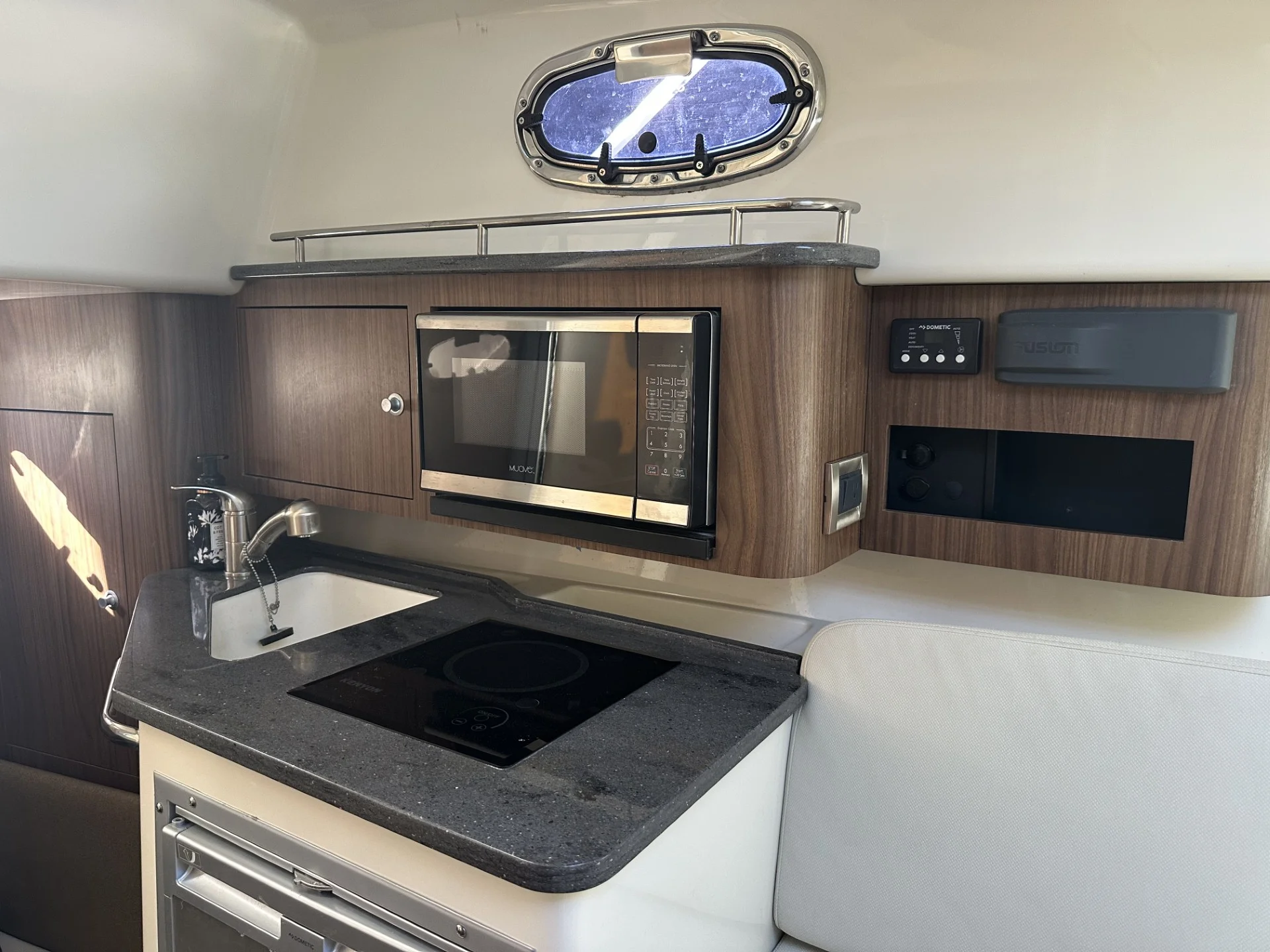 2021 Boston Whaler 285 CONQUEST Image Thumbnail #16