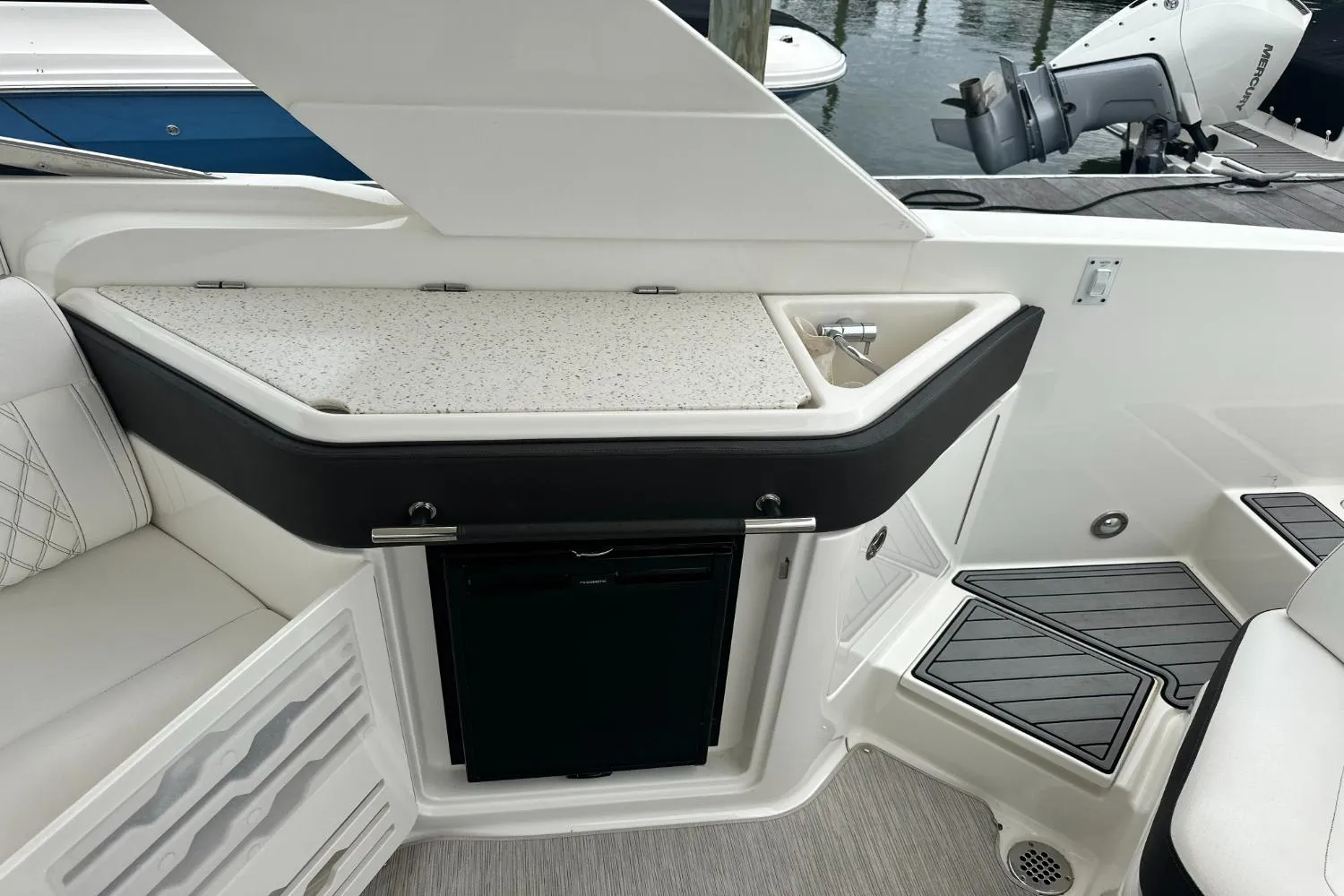 2019 Sea Ray 310 SLX Image Thumbnail #9