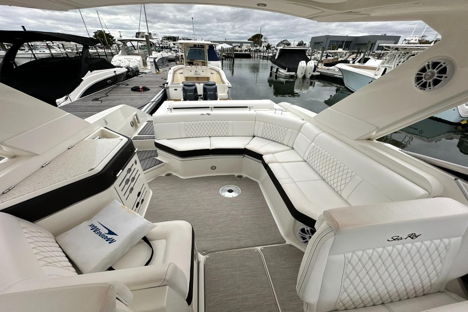 2019 Sea Ray 310 SLX Image Thumbnail #8