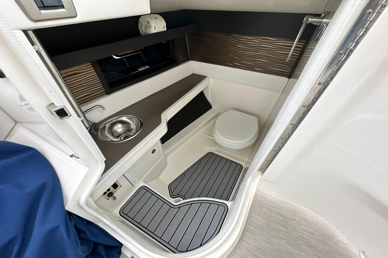 2019 Sea Ray 310 SLX Image Thumbnail #12