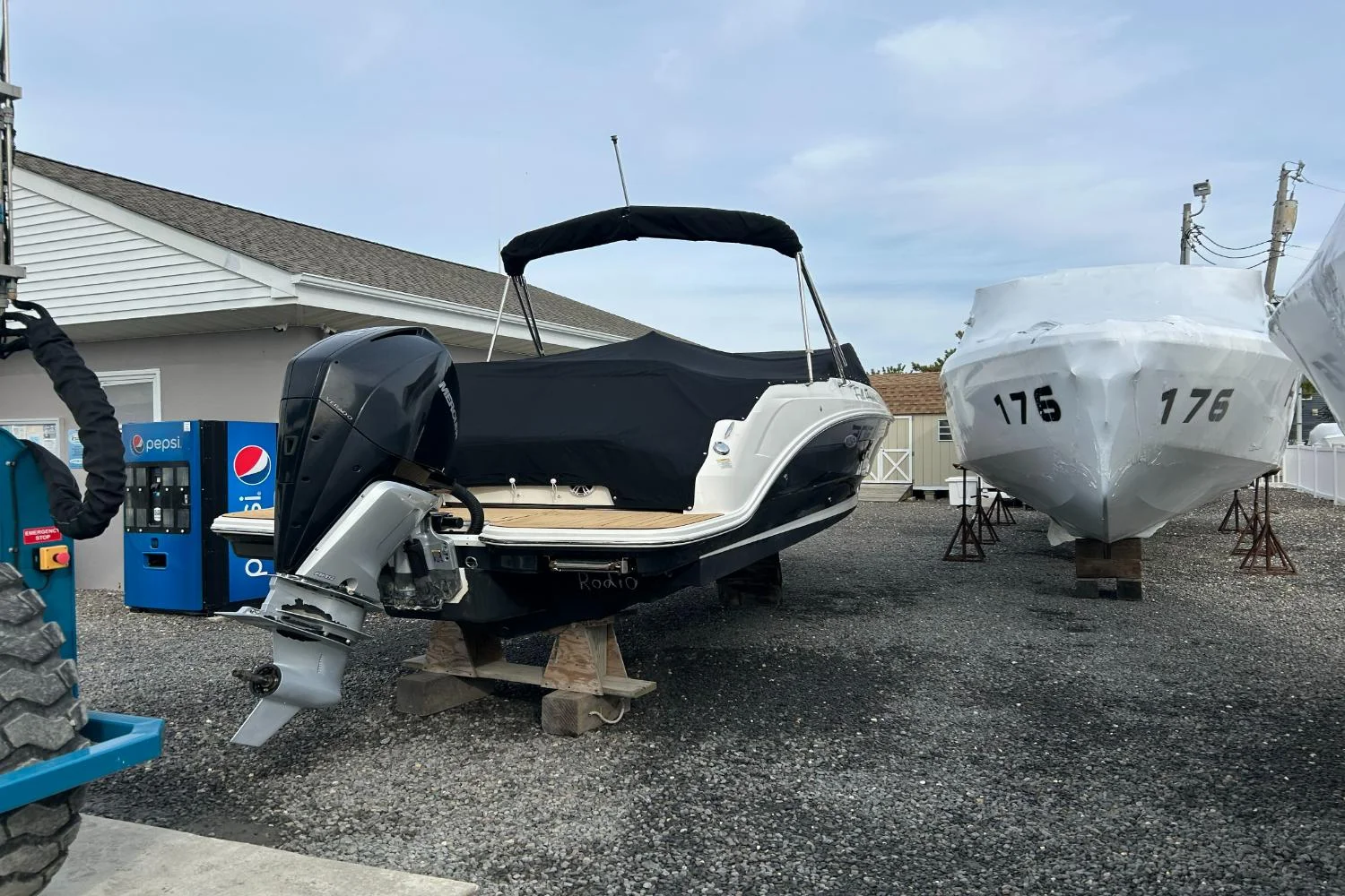 2019 Sea Ray SDX 250 Outboard Image Thumbnail #2