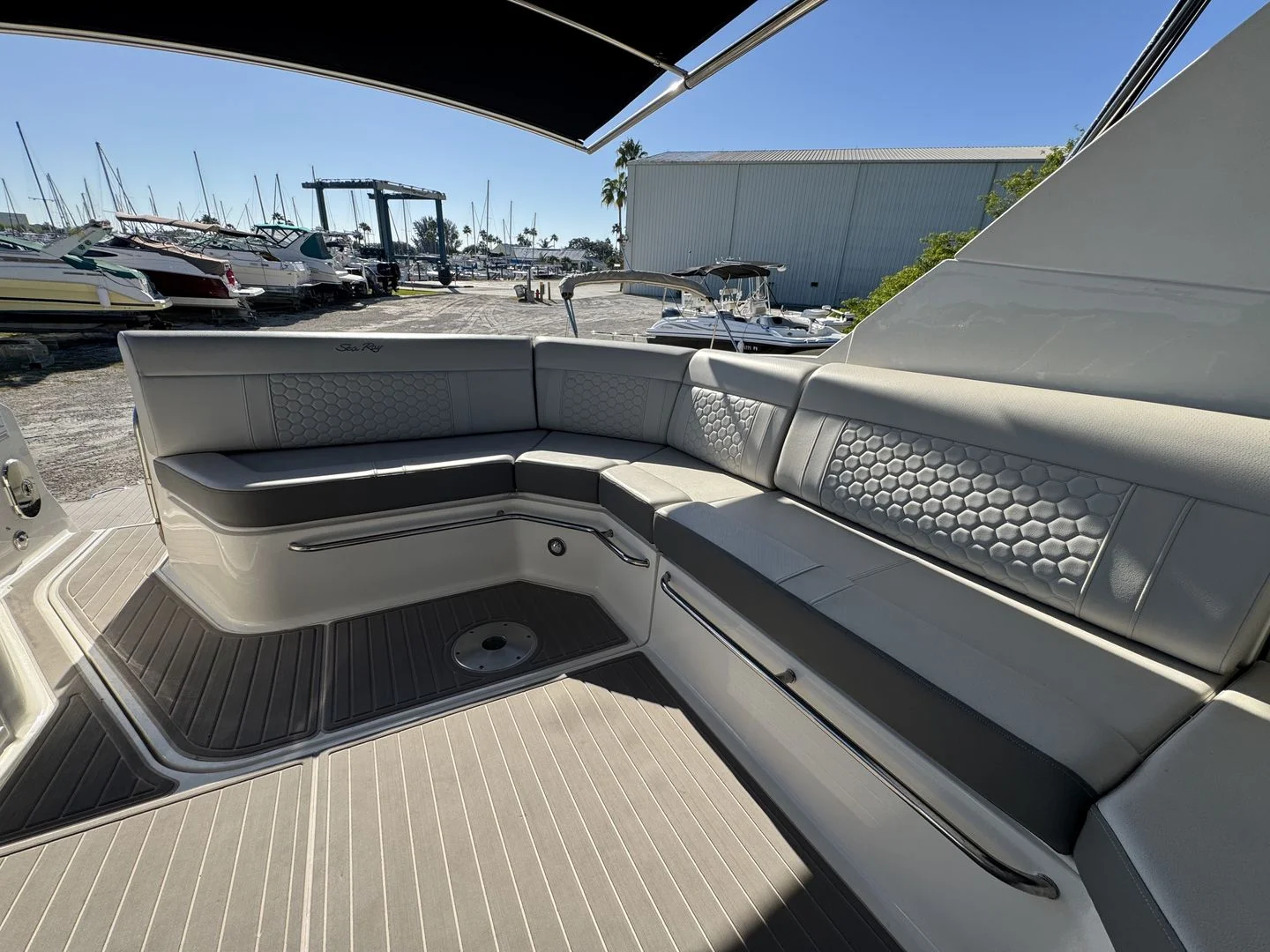 2024 Sea Ray 320 SUNDANCER OUTBOARD Image Thumbnail #21