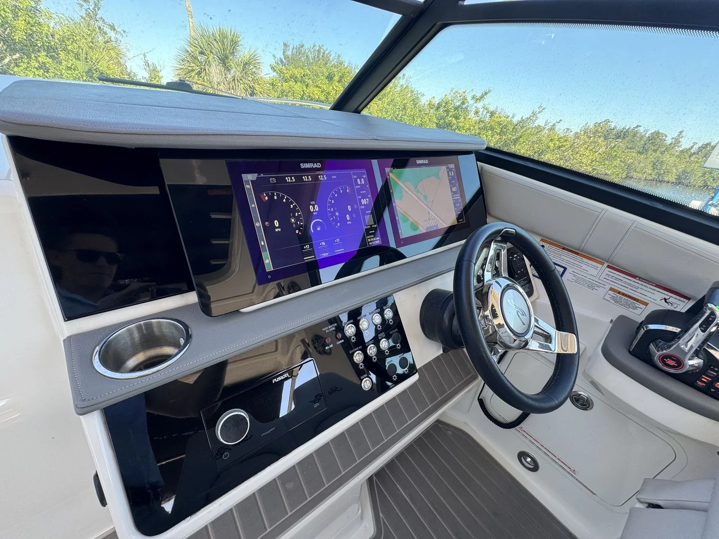 2024 Sea Ray 320 SUNDANCER OUTBOARD Image Thumbnail #13