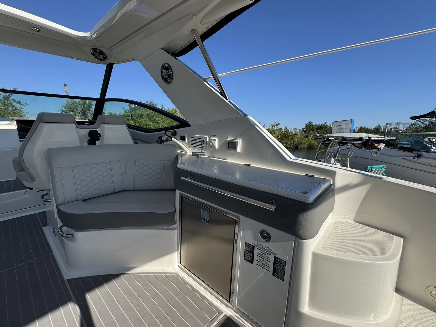 2024 Sea Ray 320 SUNDANCER OUTBOARD Image Thumbnail #35