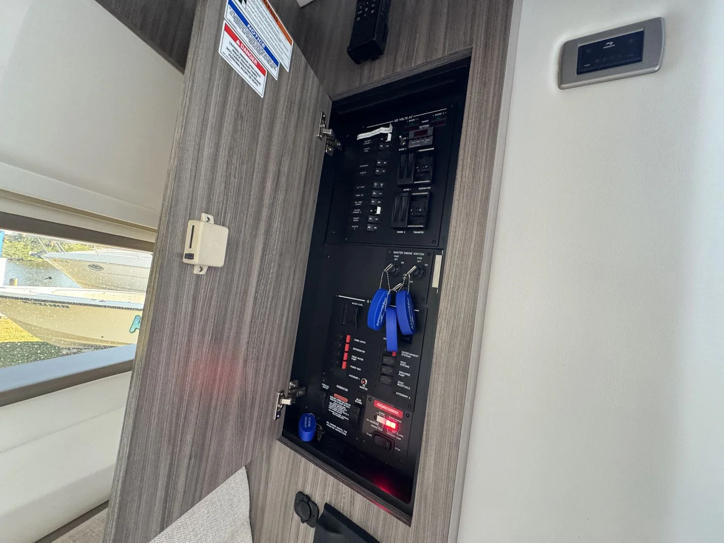 2024 Sea Ray 320 SUNDANCER OUTBOARD Image Thumbnail #41