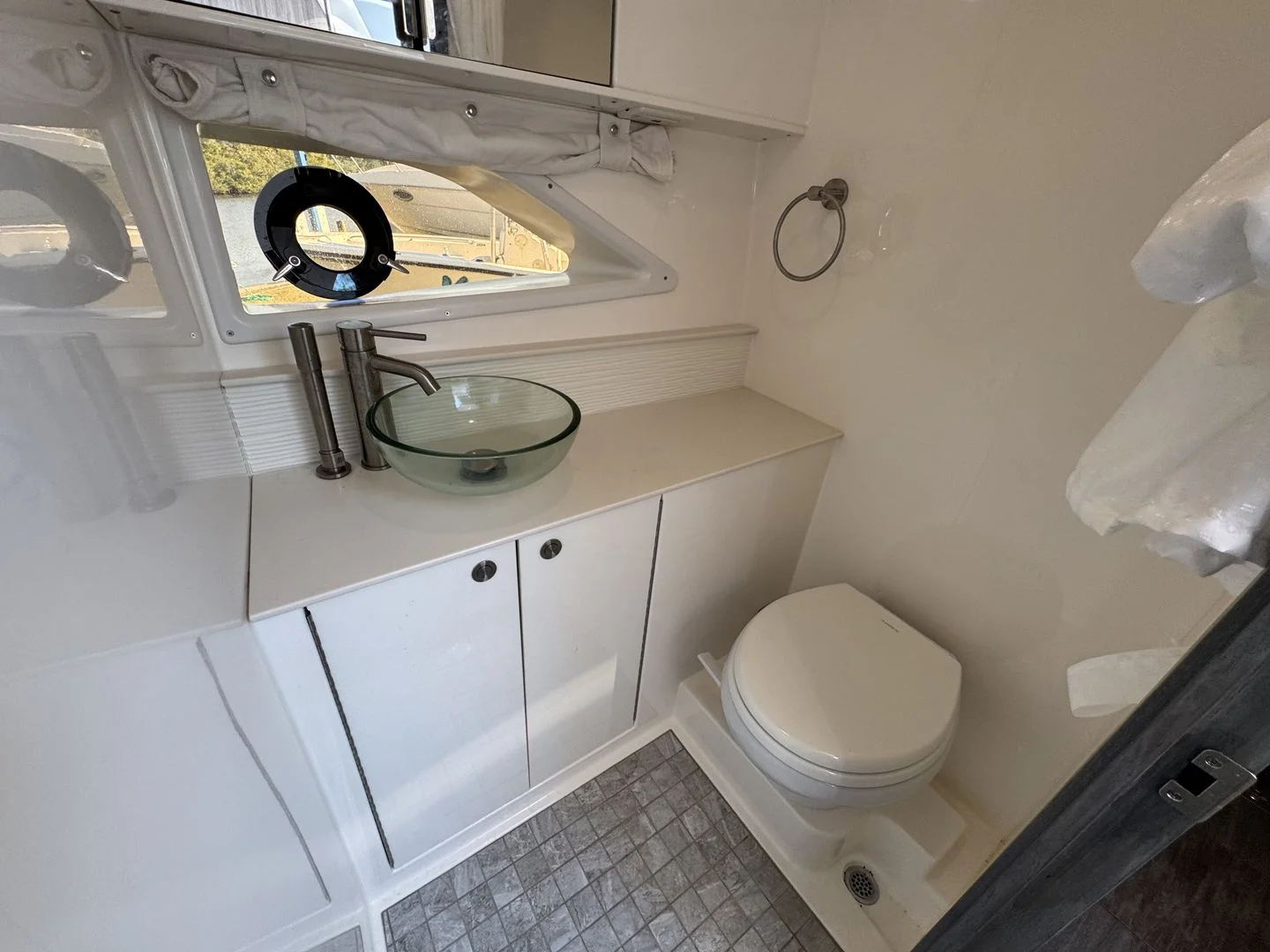 2024 Sea Ray 320 SUNDANCER OUTBOARD Image Thumbnail #49