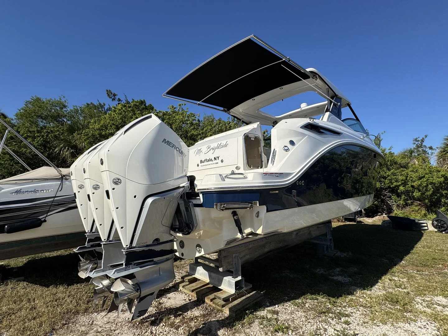 2024 Sea Ray 320 SUNDANCER OUTBOARD Image Thumbnail #1