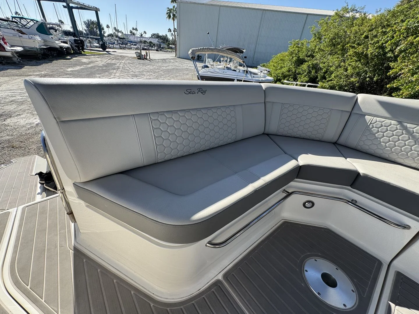 2024 Sea Ray 320 SUNDANCER OUTBOARD Image Thumbnail #27