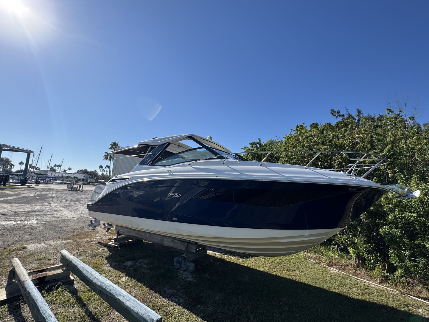 2024 Sea Ray 320 SUNDANCER OUTBOARD Image Thumbnail #4