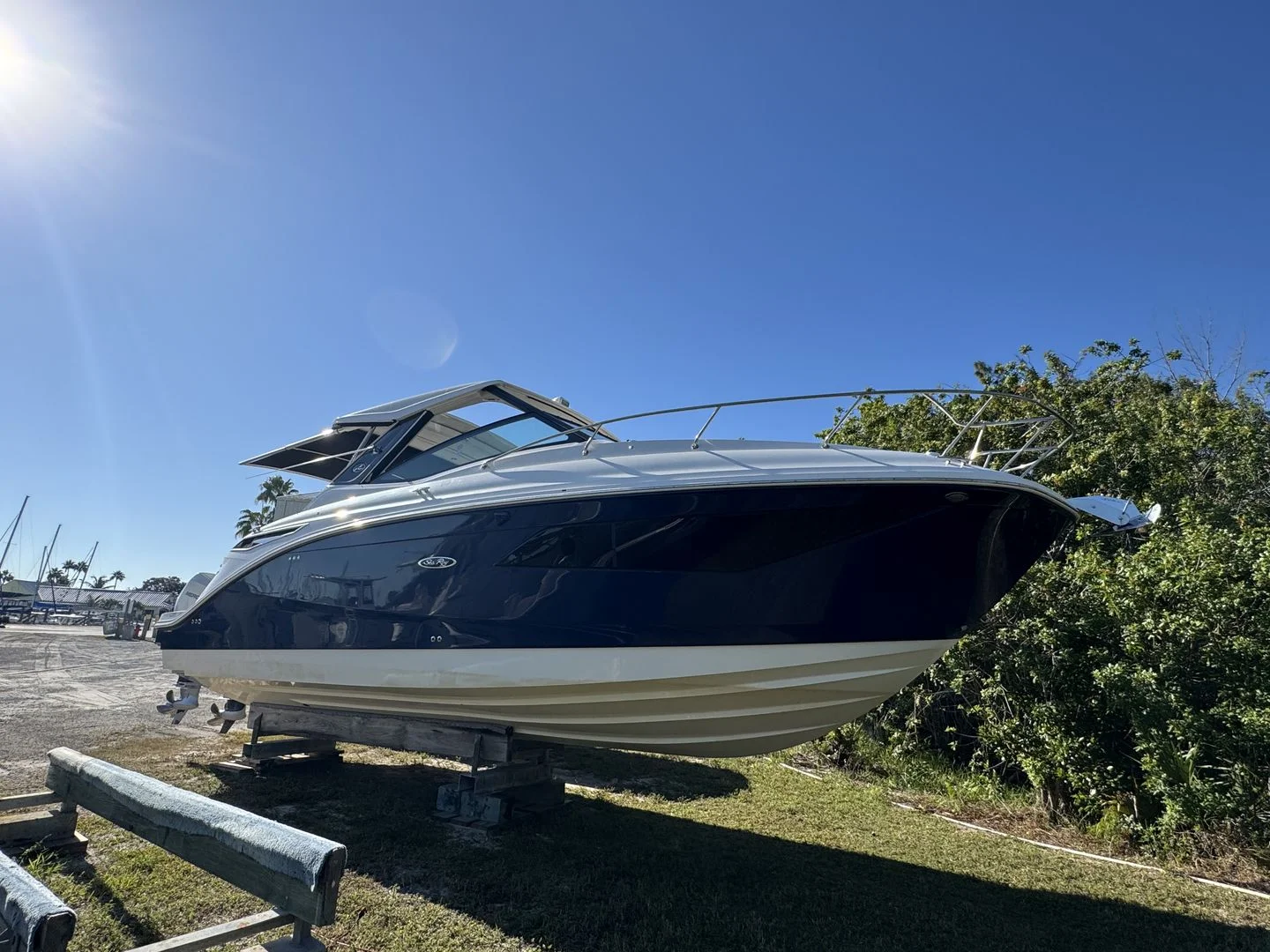 2024 Sea Ray 320 SUNDANCER OUTBOARD Image Thumbnail #2