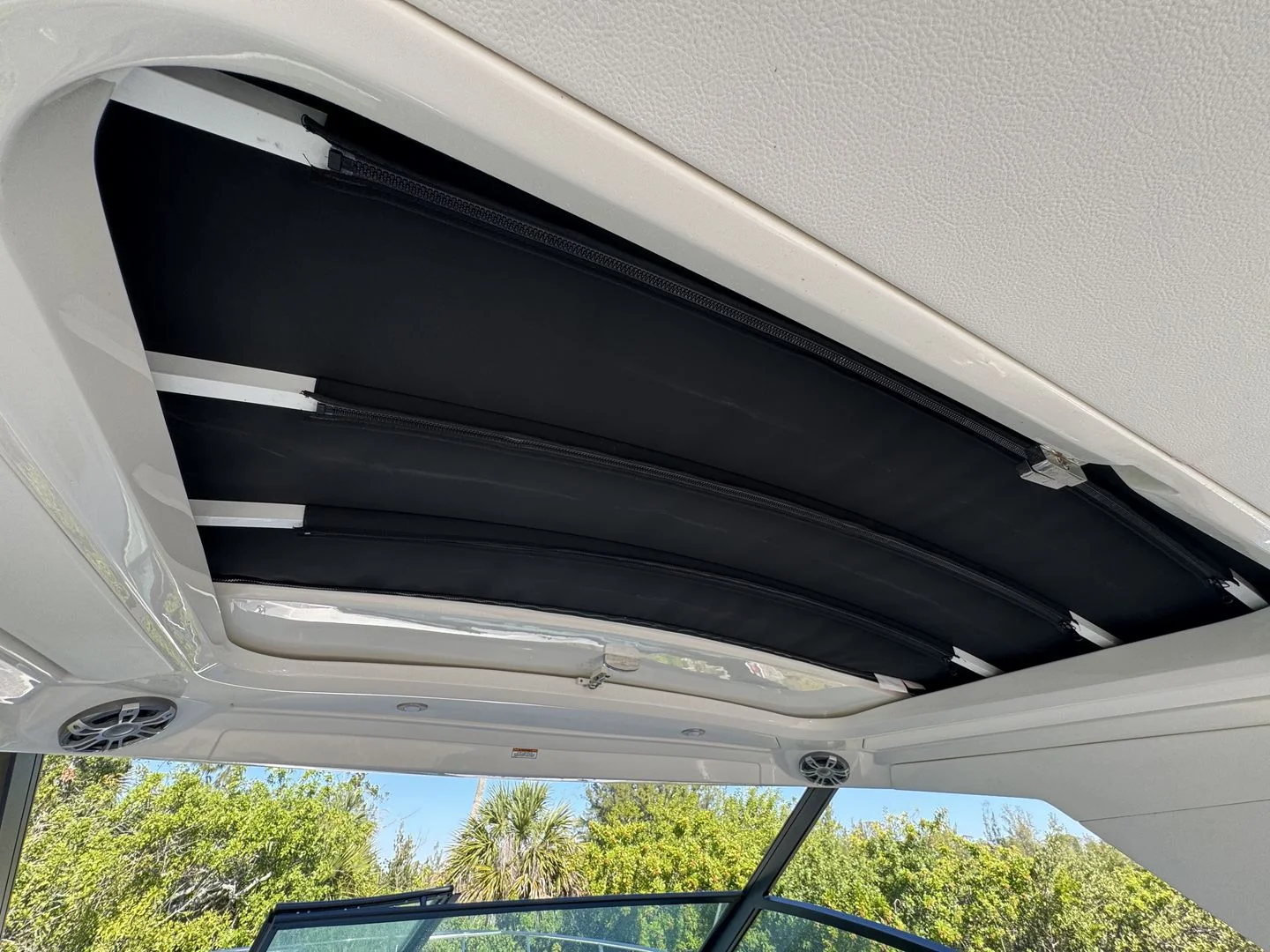 2024 Sea Ray 320 SUNDANCER OUTBOARD Image Thumbnail #29