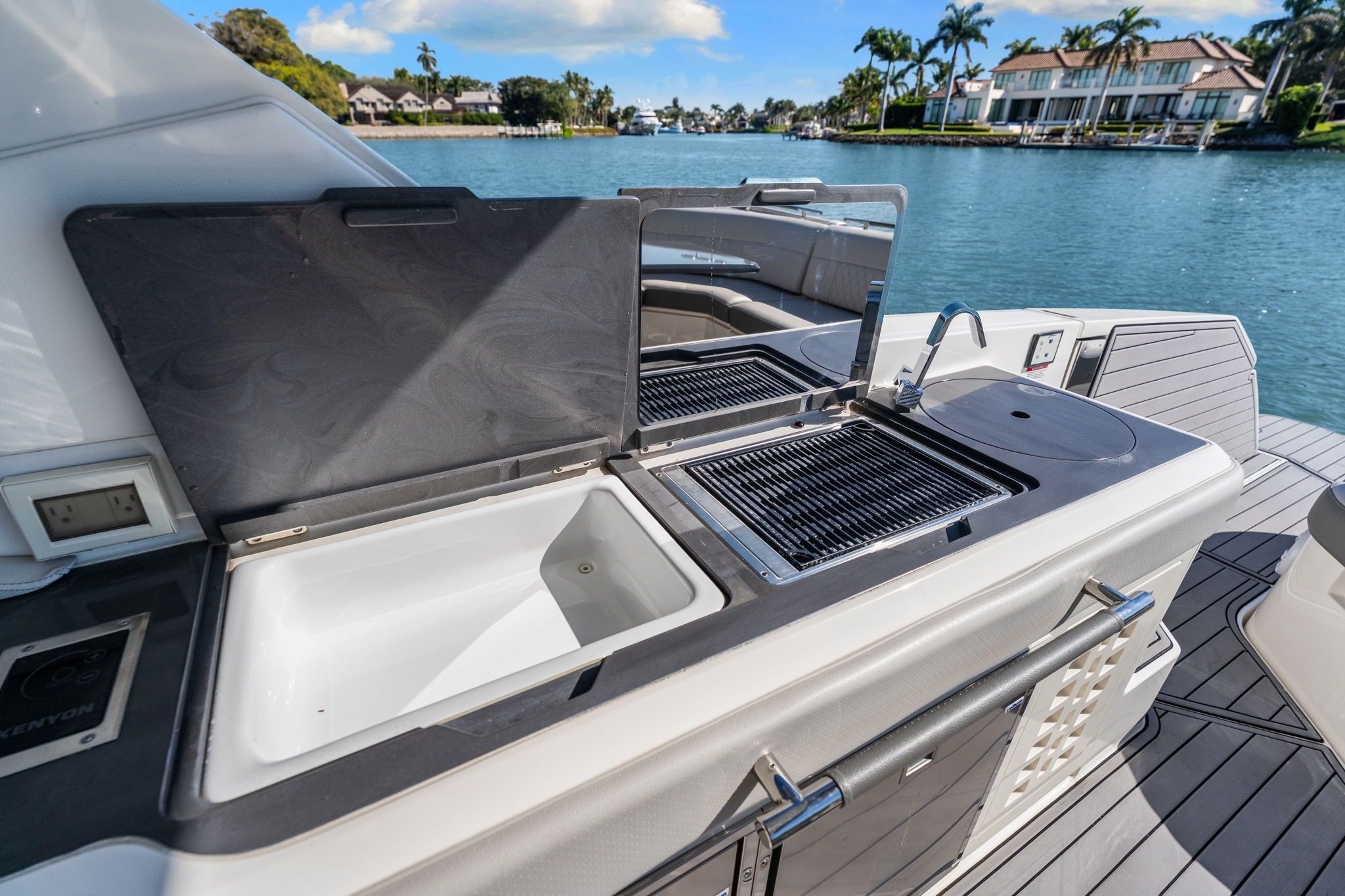 2020 Sea Ray 400 SLX OUTBOARD Image Thumbnail #32