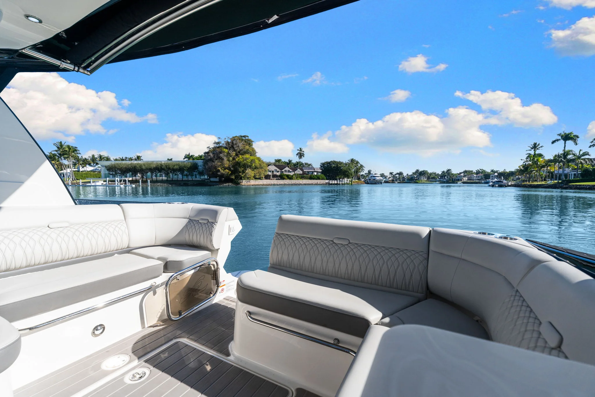 2023 Sea Ray 370 Sundancer Image Thumbnail #31