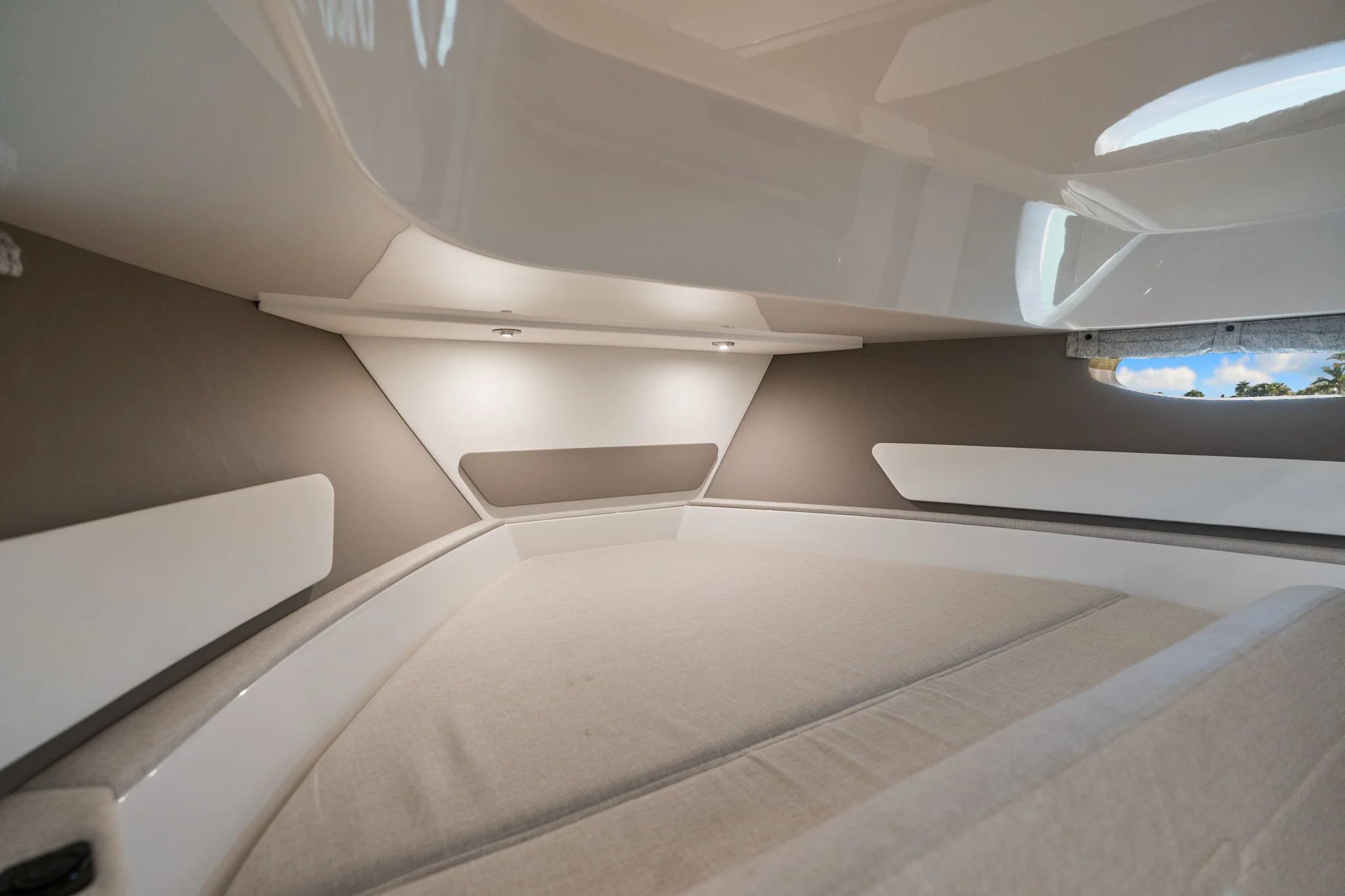 2023 Sea Ray 370 Sundancer Image Thumbnail #45