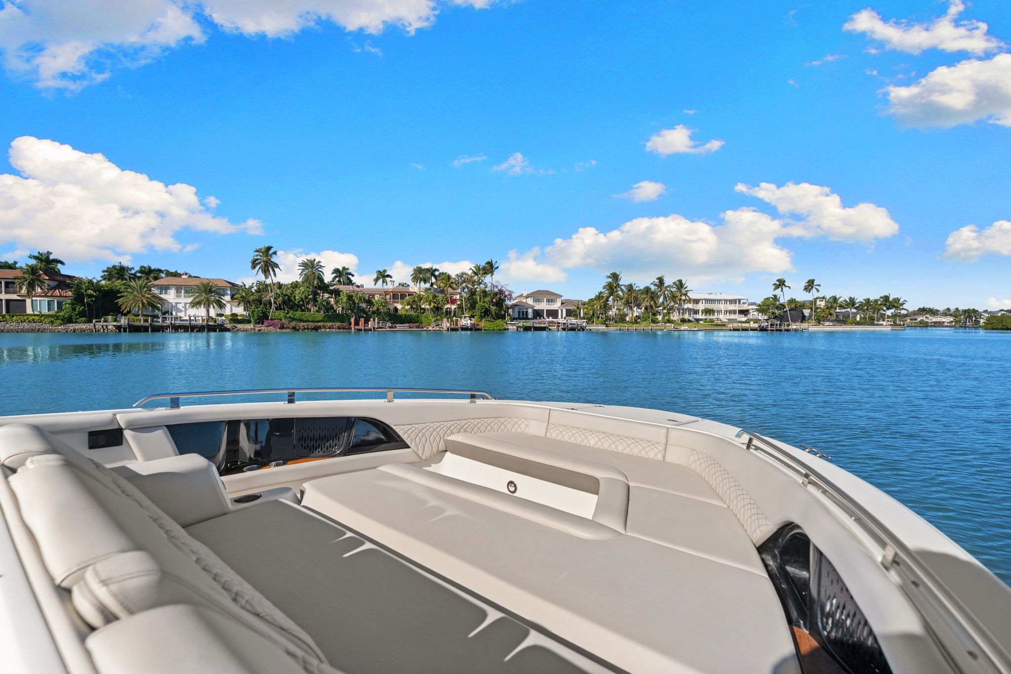 2023 Sea Ray 370 SUNDANCER Image Thumbnail #12