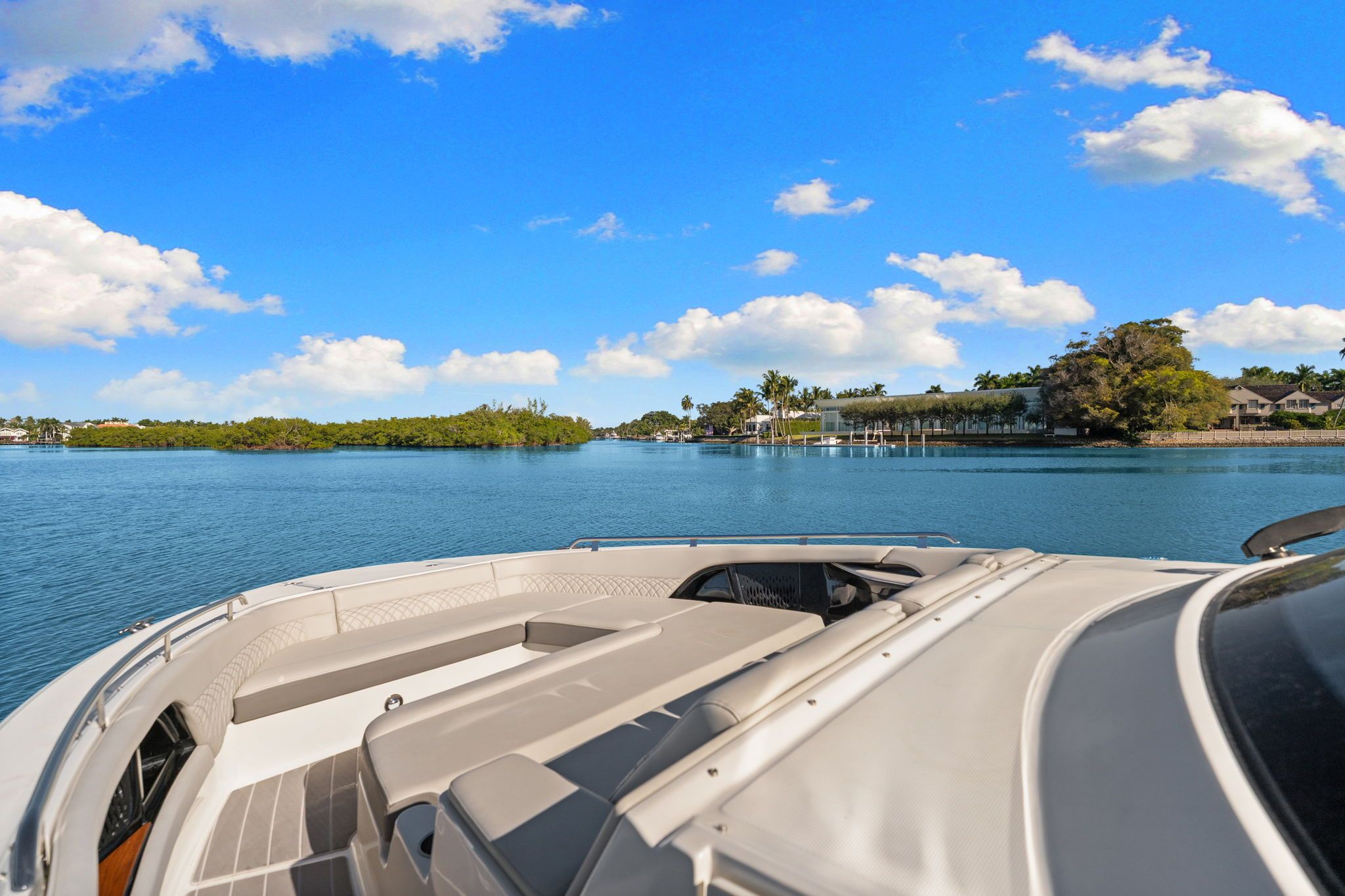 2023 Sea Ray 370 SUNDANCER Image Thumbnail #13