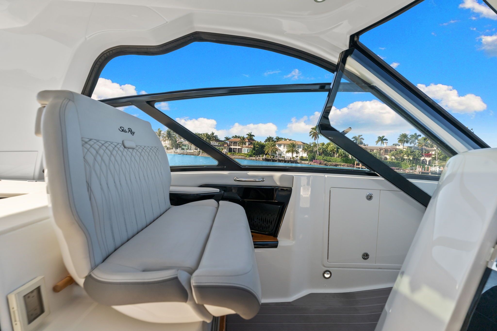 2023 Sea Ray 370 SUNDANCER Image Thumbnail #18