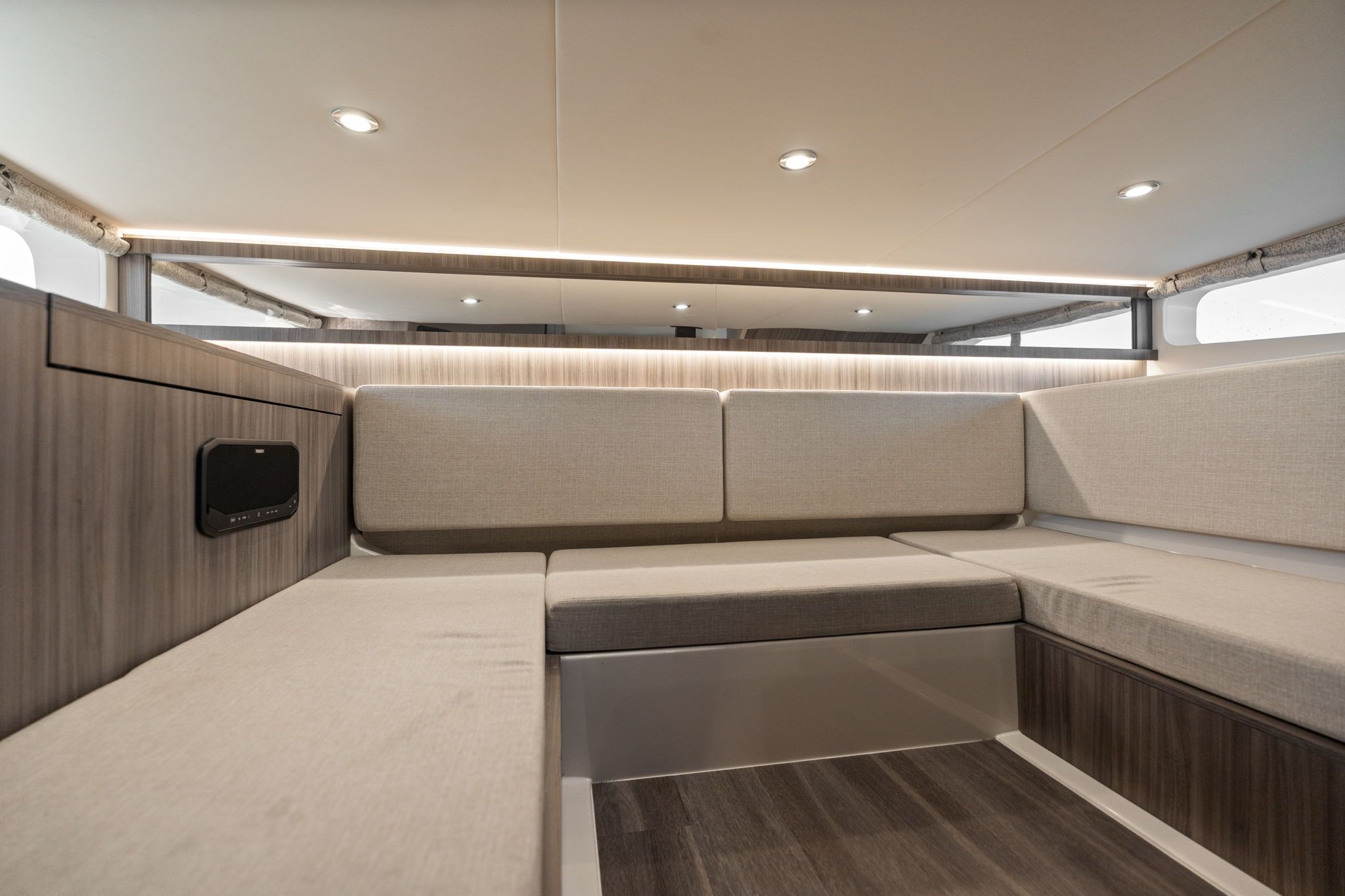 2023 Sea Ray 370 SUNDANCER Image Thumbnail #43