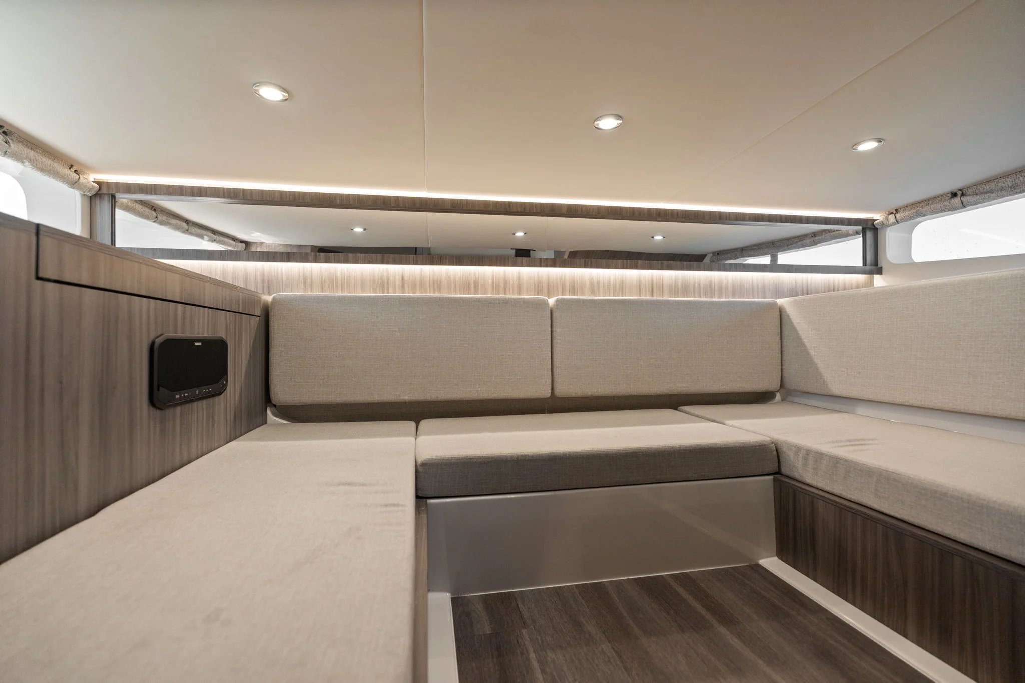 2023 Sea Ray 370 Sundancer Image Thumbnail #43