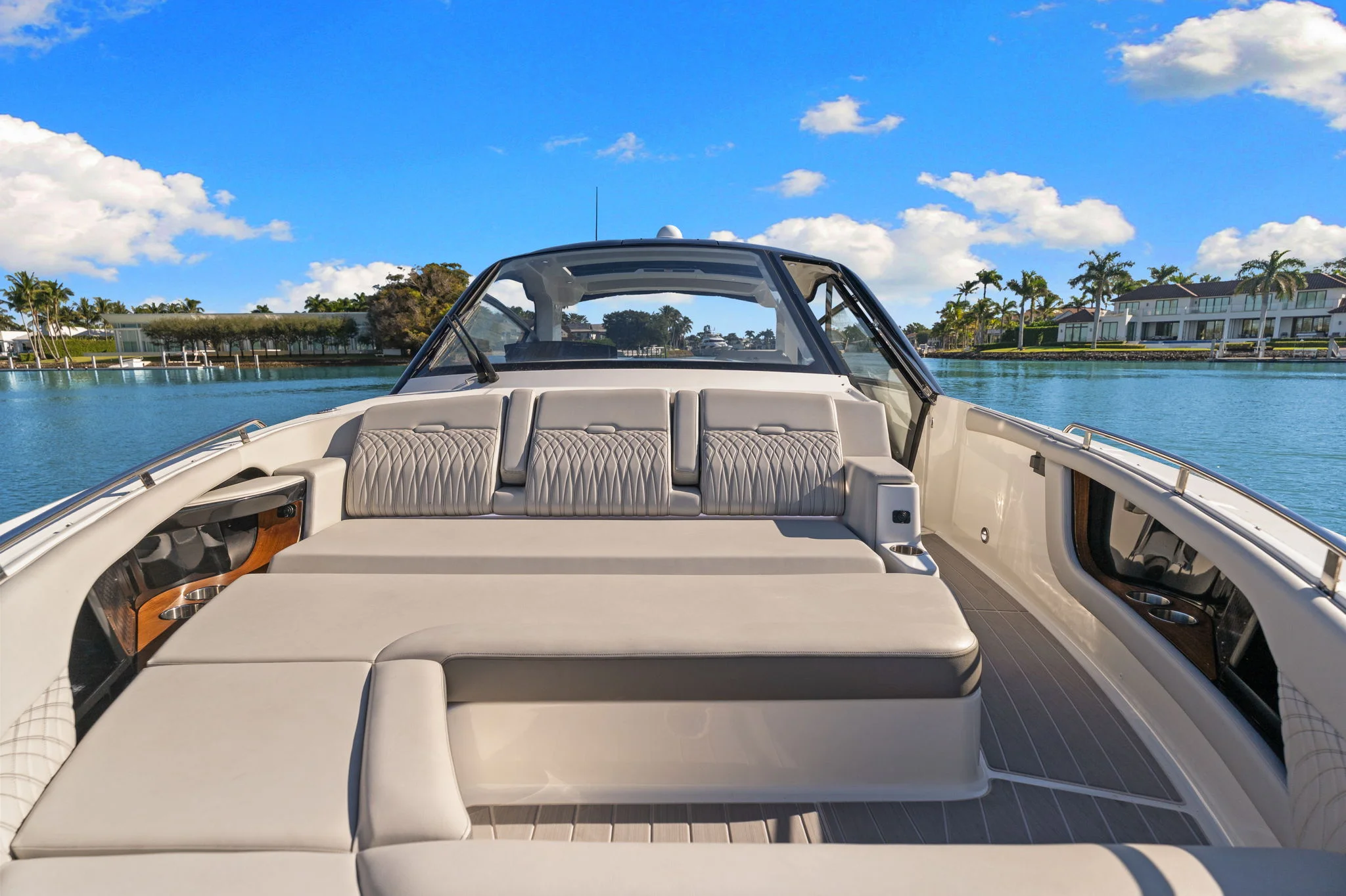 2023 Sea Ray 370 Sundancer Image Thumbnail #11