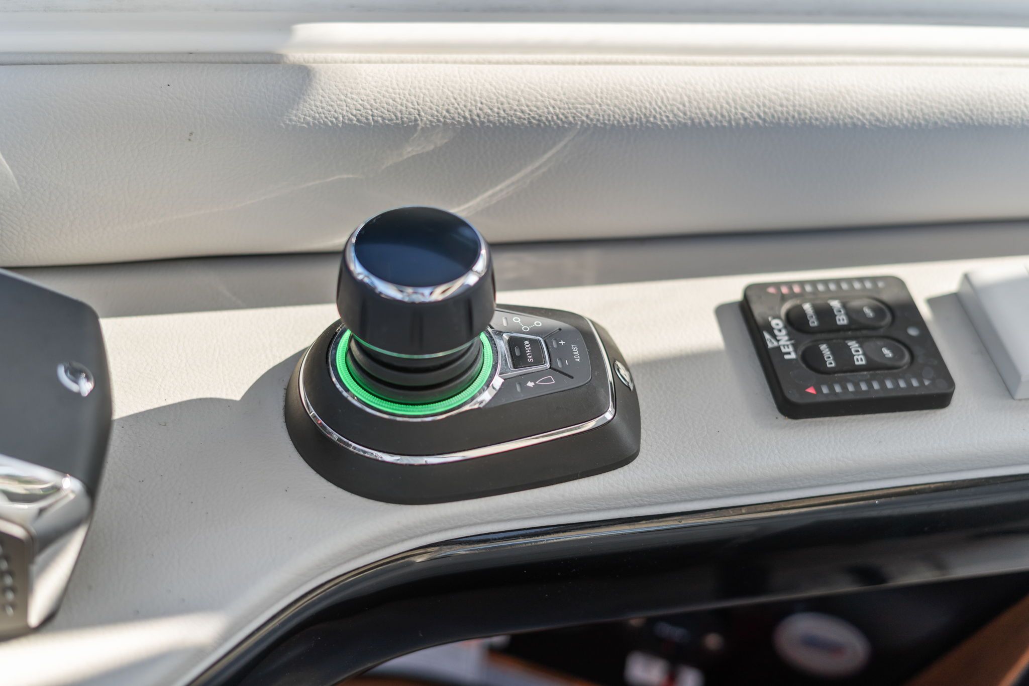 2023 Sea Ray 370 SUNDANCER Image Thumbnail #26