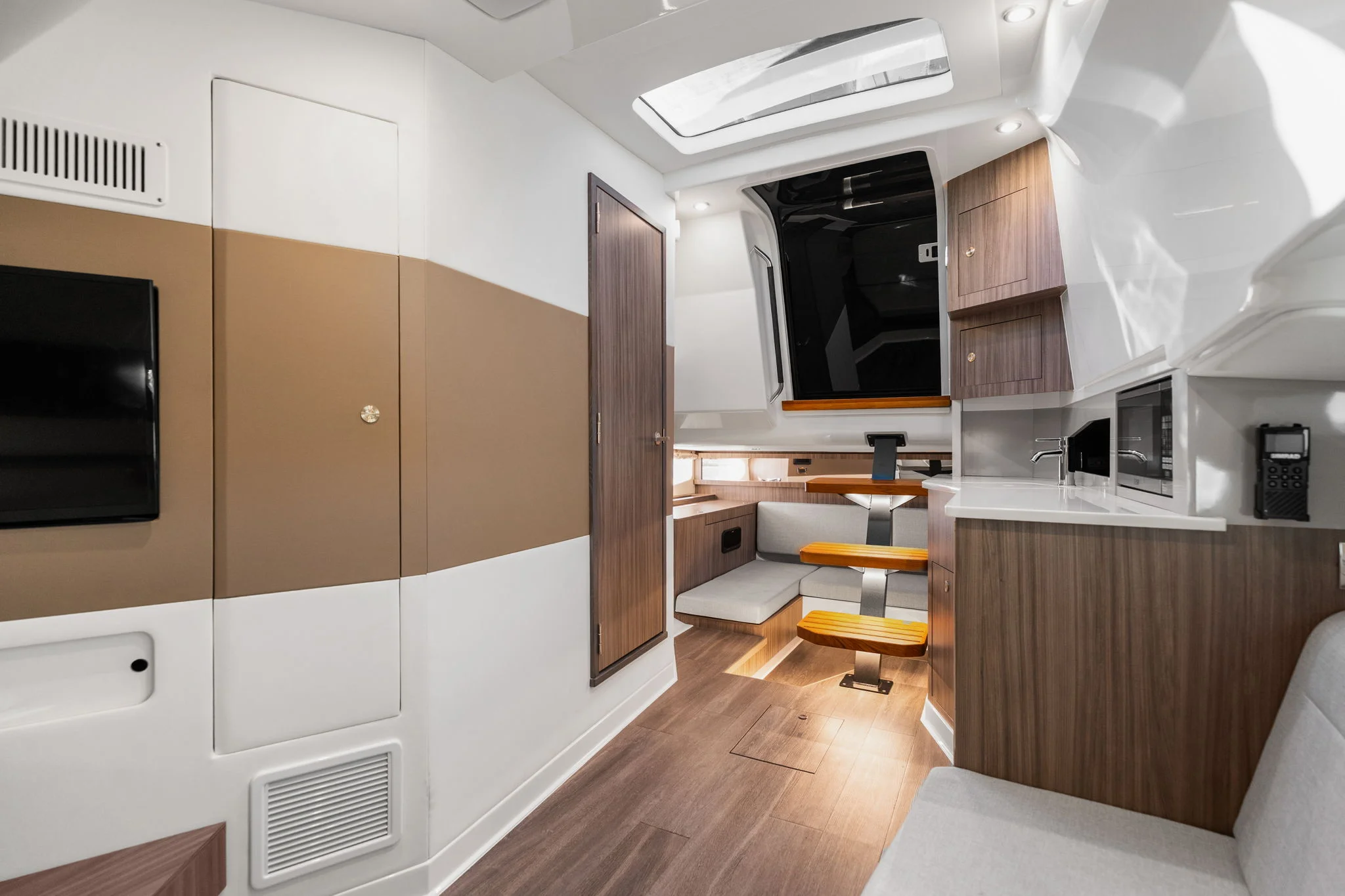 2023 Sea Ray 370 Sundancer Image Thumbnail #40