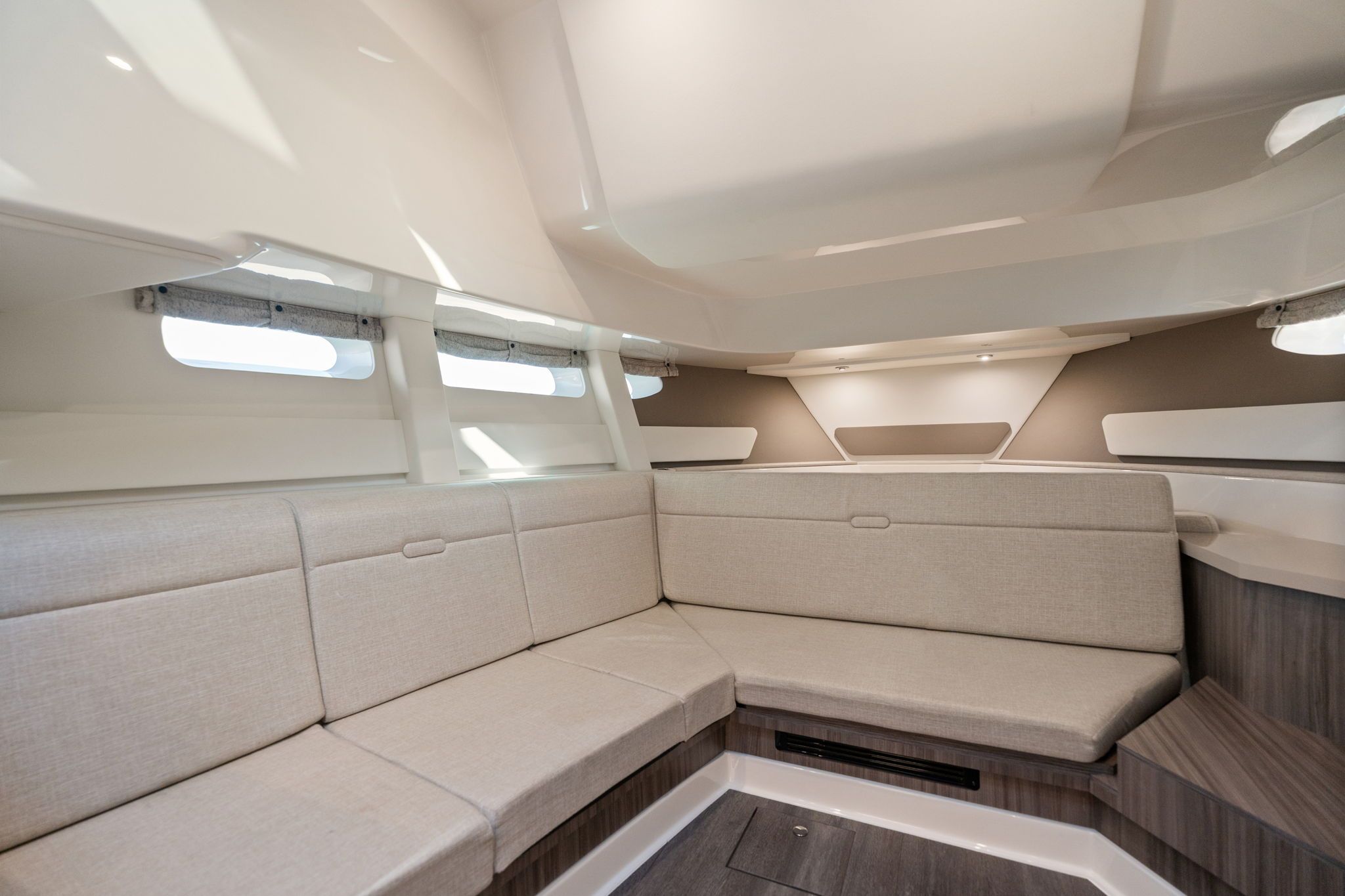 2023 Sea Ray 370 SUNDANCER Image Thumbnail #42