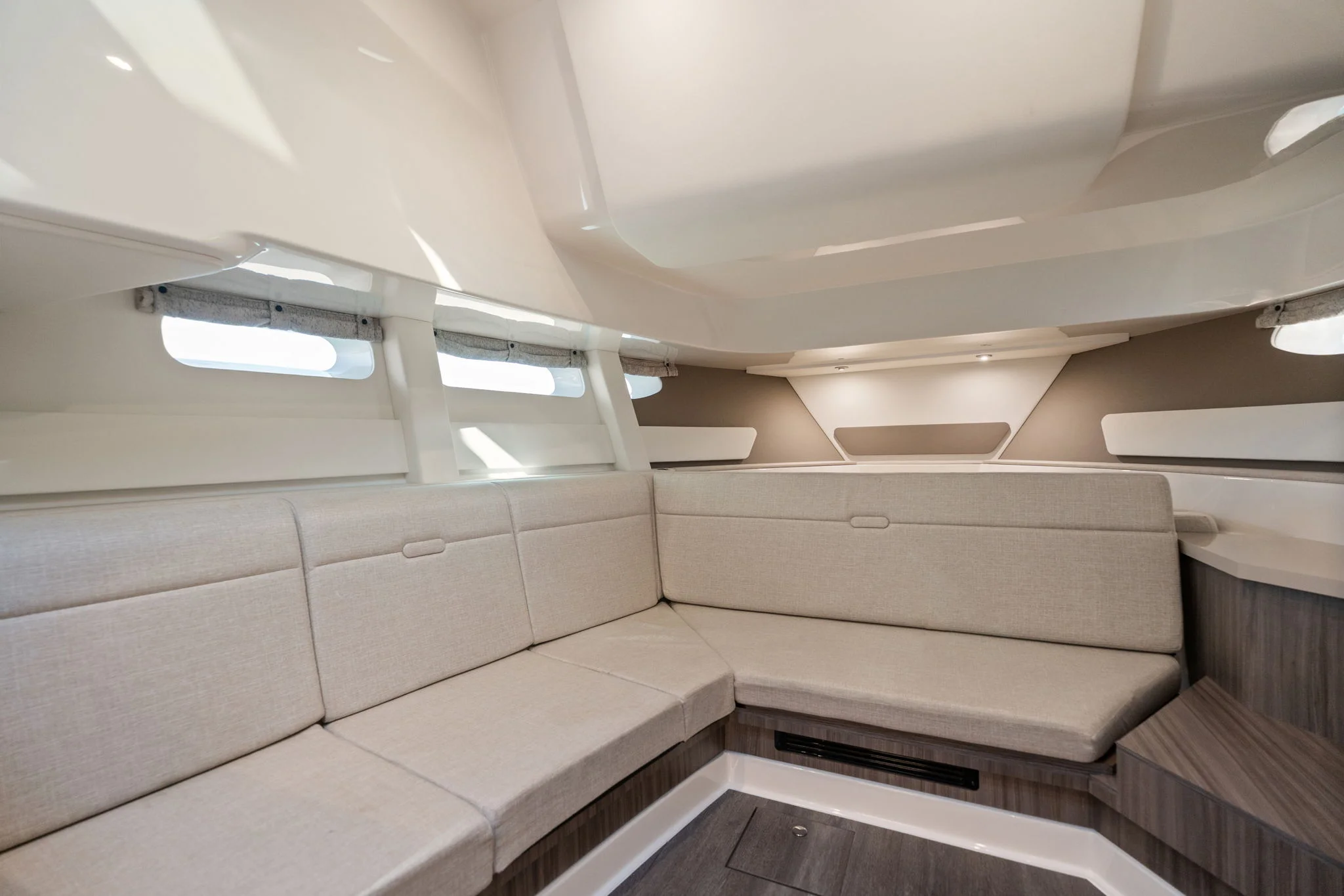 2023 Sea Ray 370 Sundancer Image Thumbnail #42