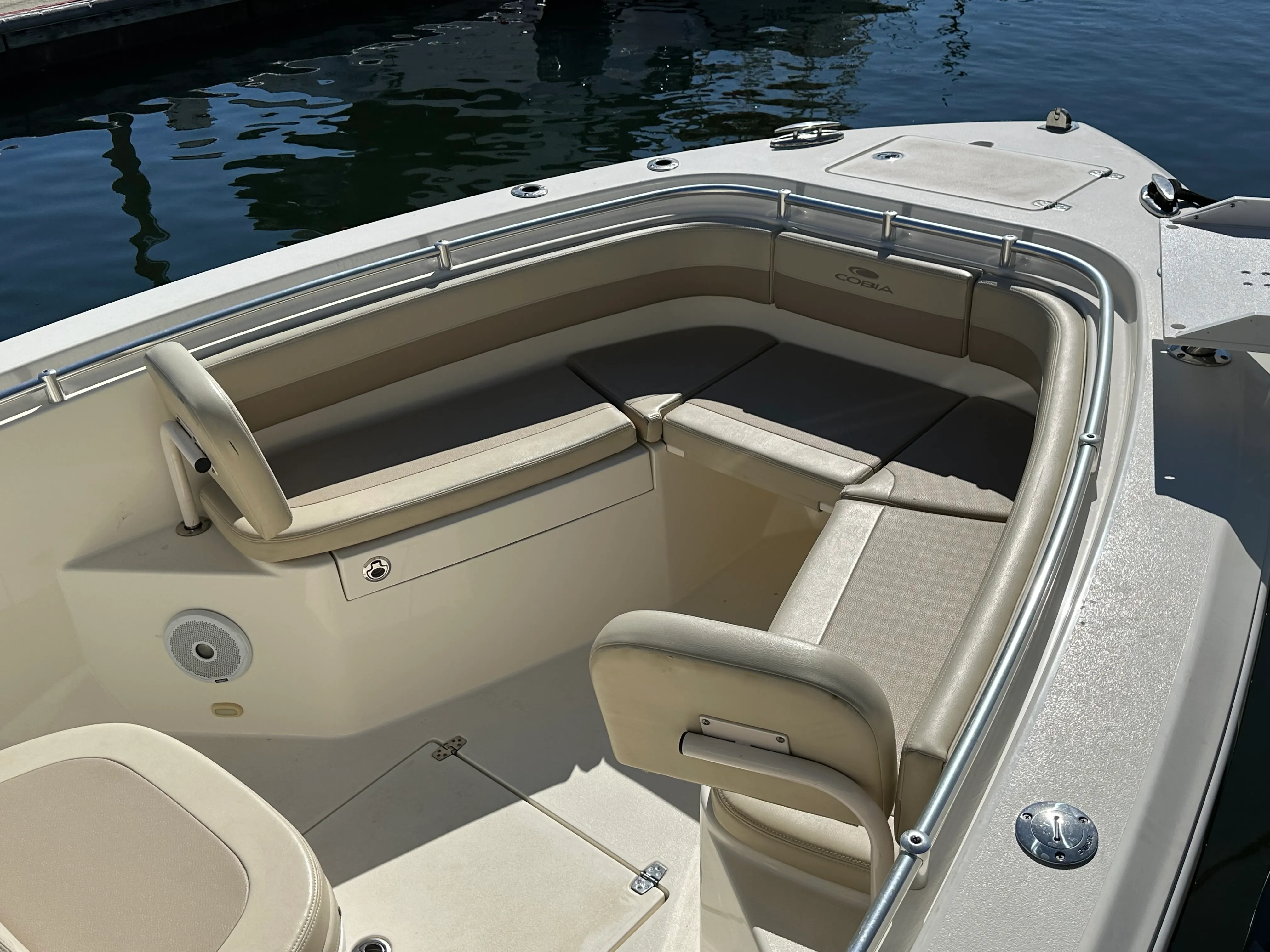 2018 Cobia 261 CENTER CONSOLE Image Thumbnail #15