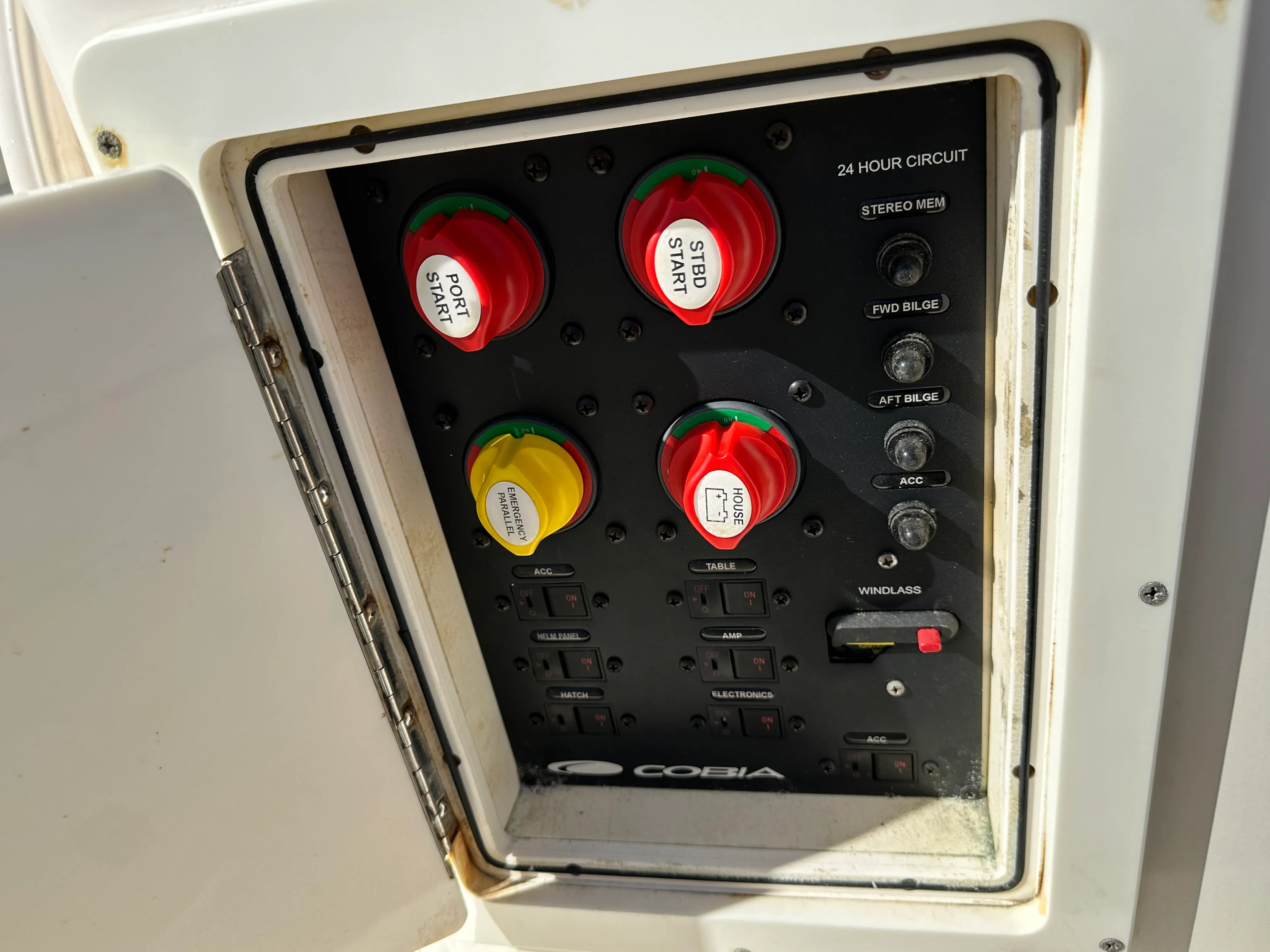 2018 Cobia 261 CENTER CONSOLE Image Thumbnail #36