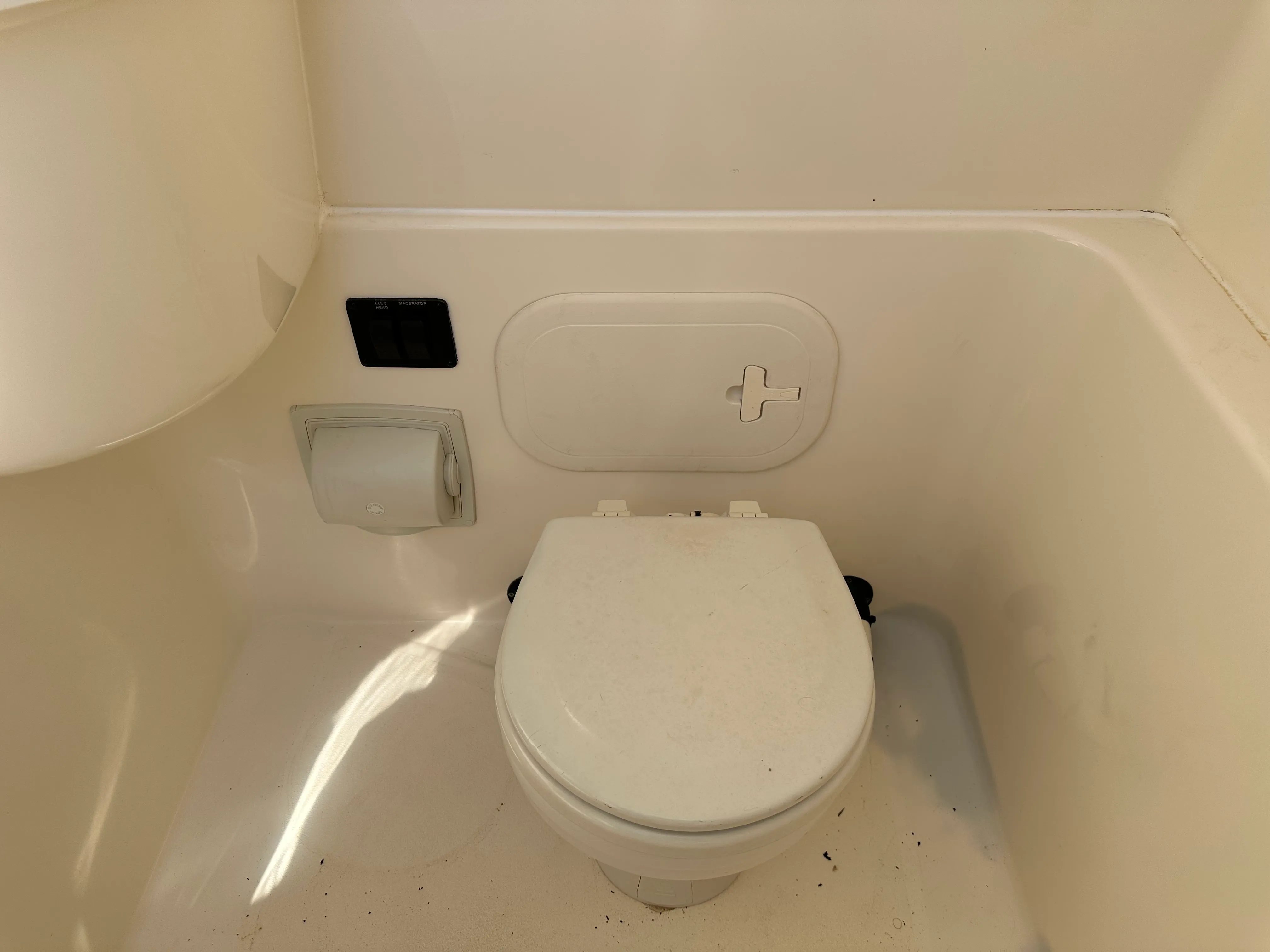 2018 Cobia 261 CENTER CONSOLE Image Thumbnail #45