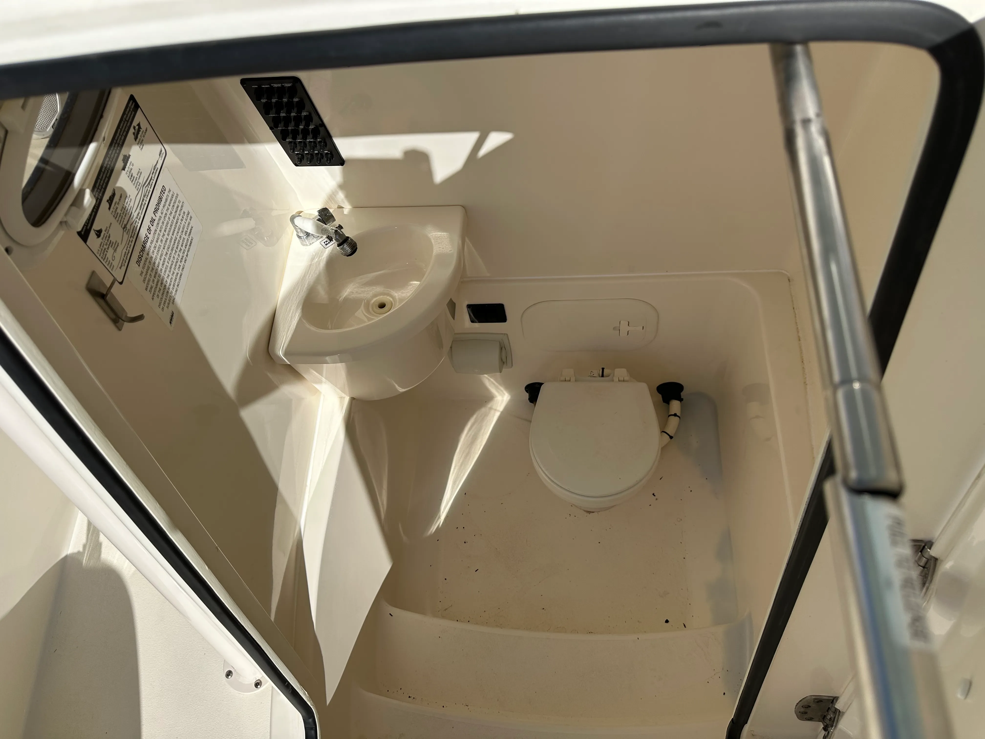 2018 Cobia 261 CENTER CONSOLE Image Thumbnail #42