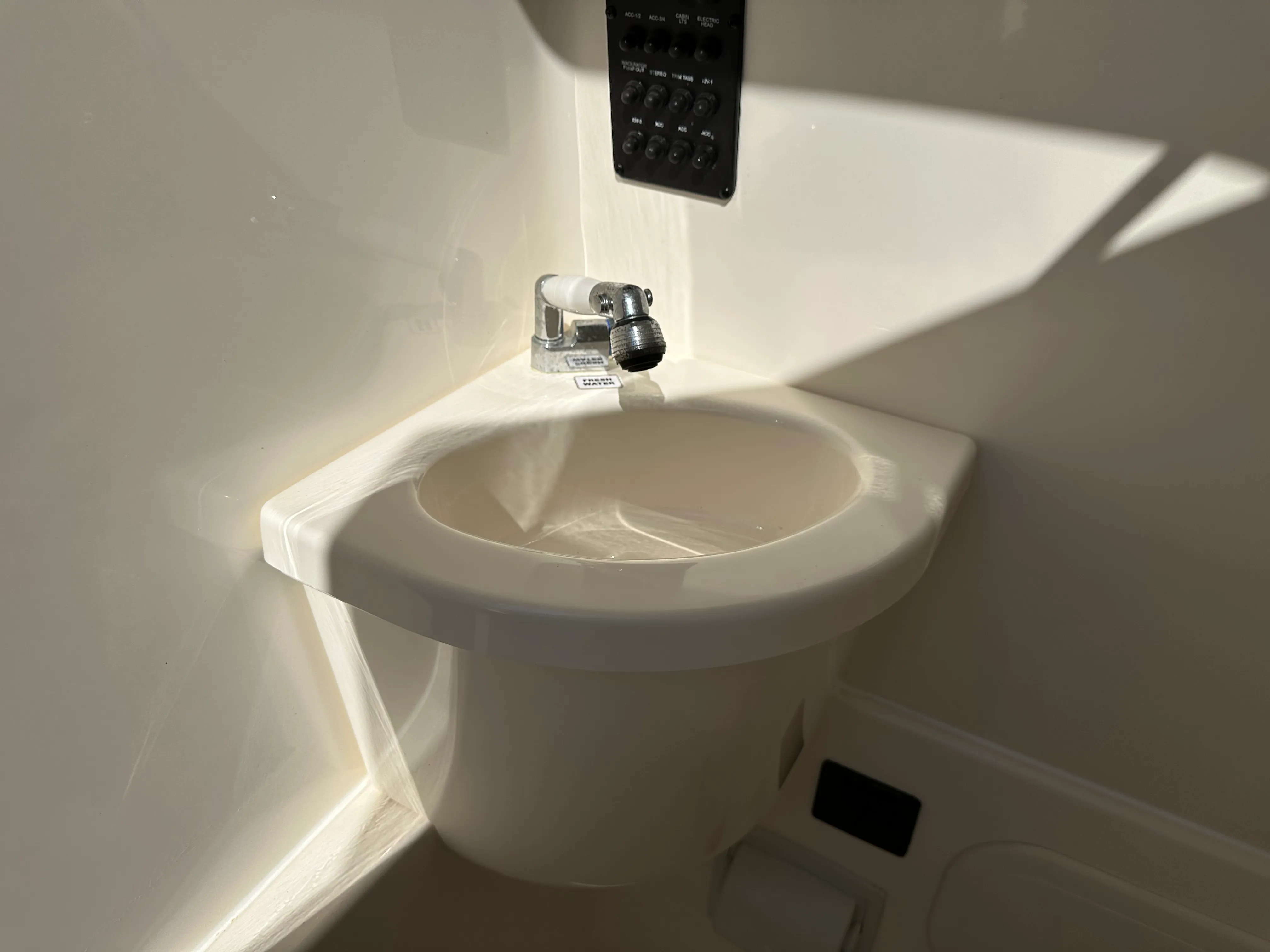 2018 Cobia 261 CENTER CONSOLE Image Thumbnail #44