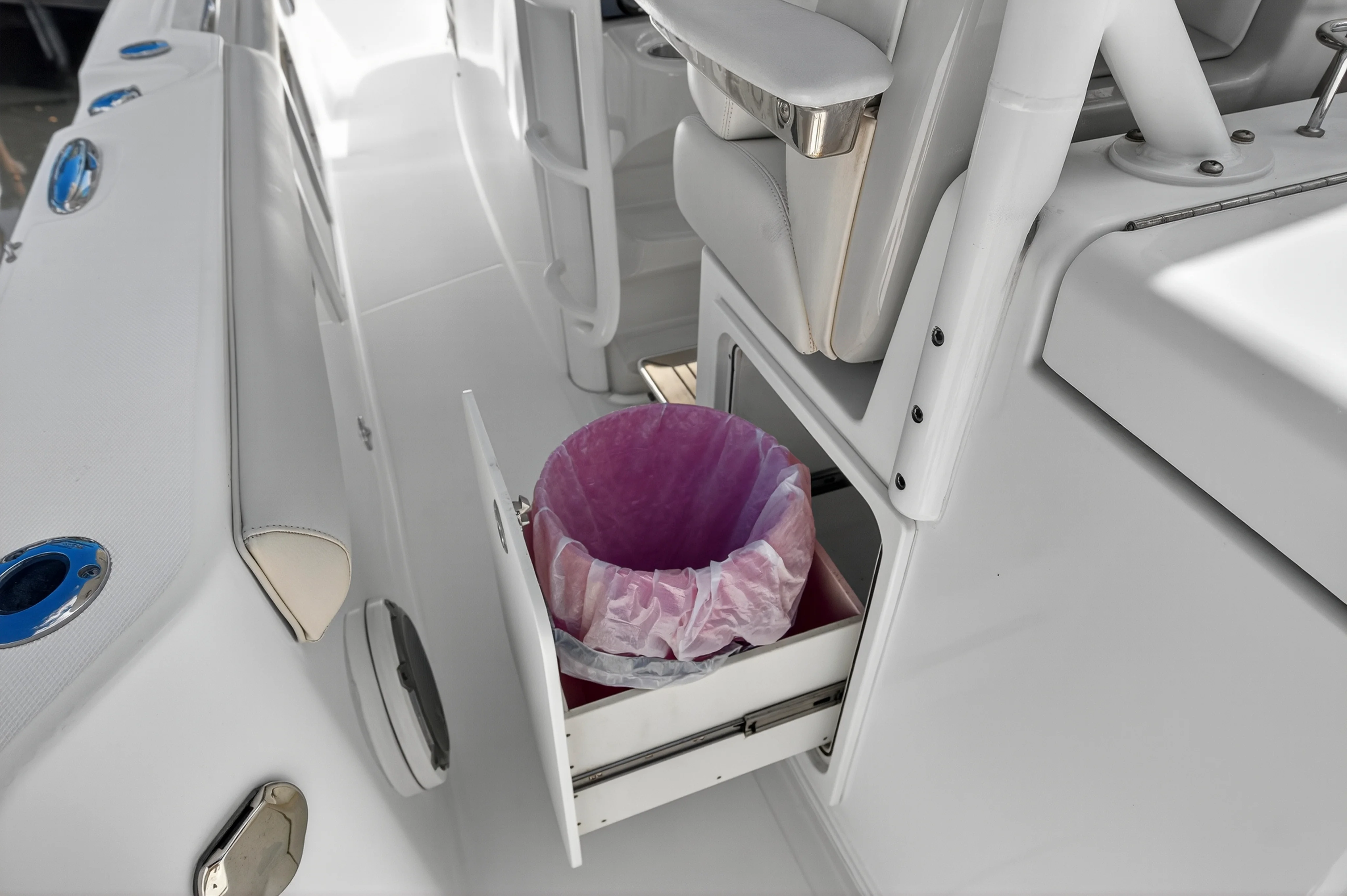 2018 Boston Whaler 350 OUTRAGE Image Thumbnail #60