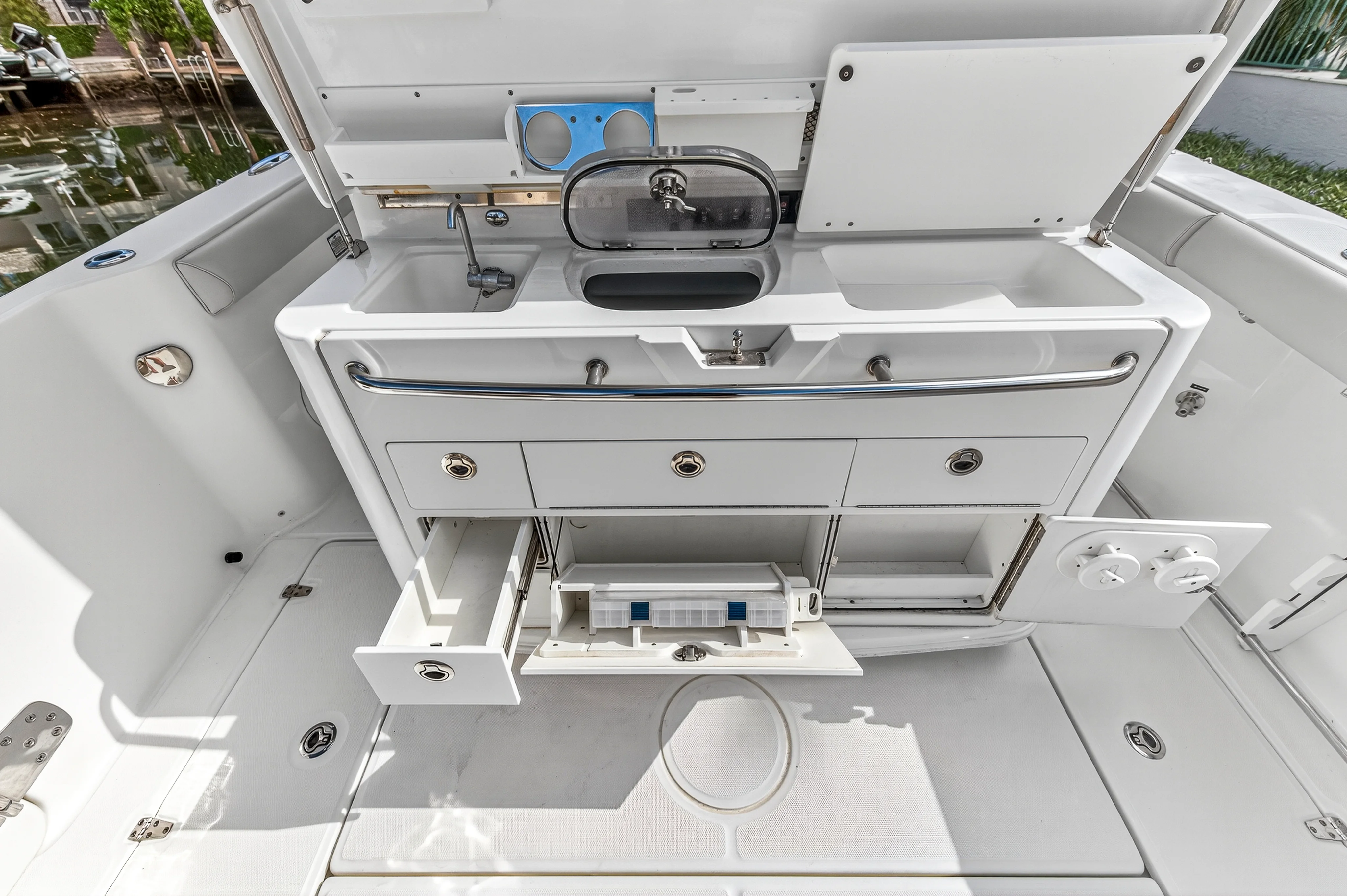 2018 Boston Whaler 350 OUTRAGE Image Thumbnail #15