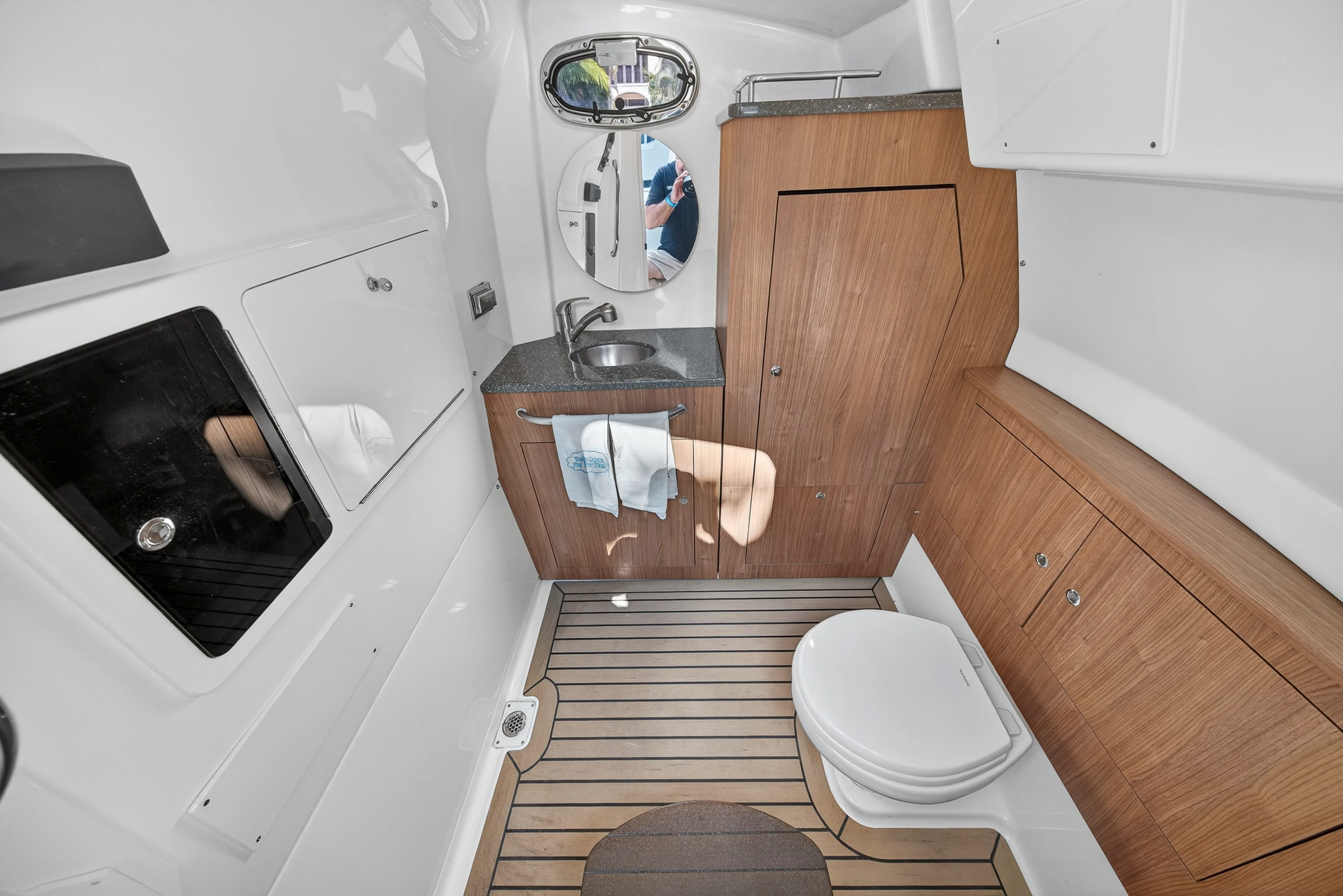 2018 Boston Whaler 350 OUTRAGE Image Thumbnail #50