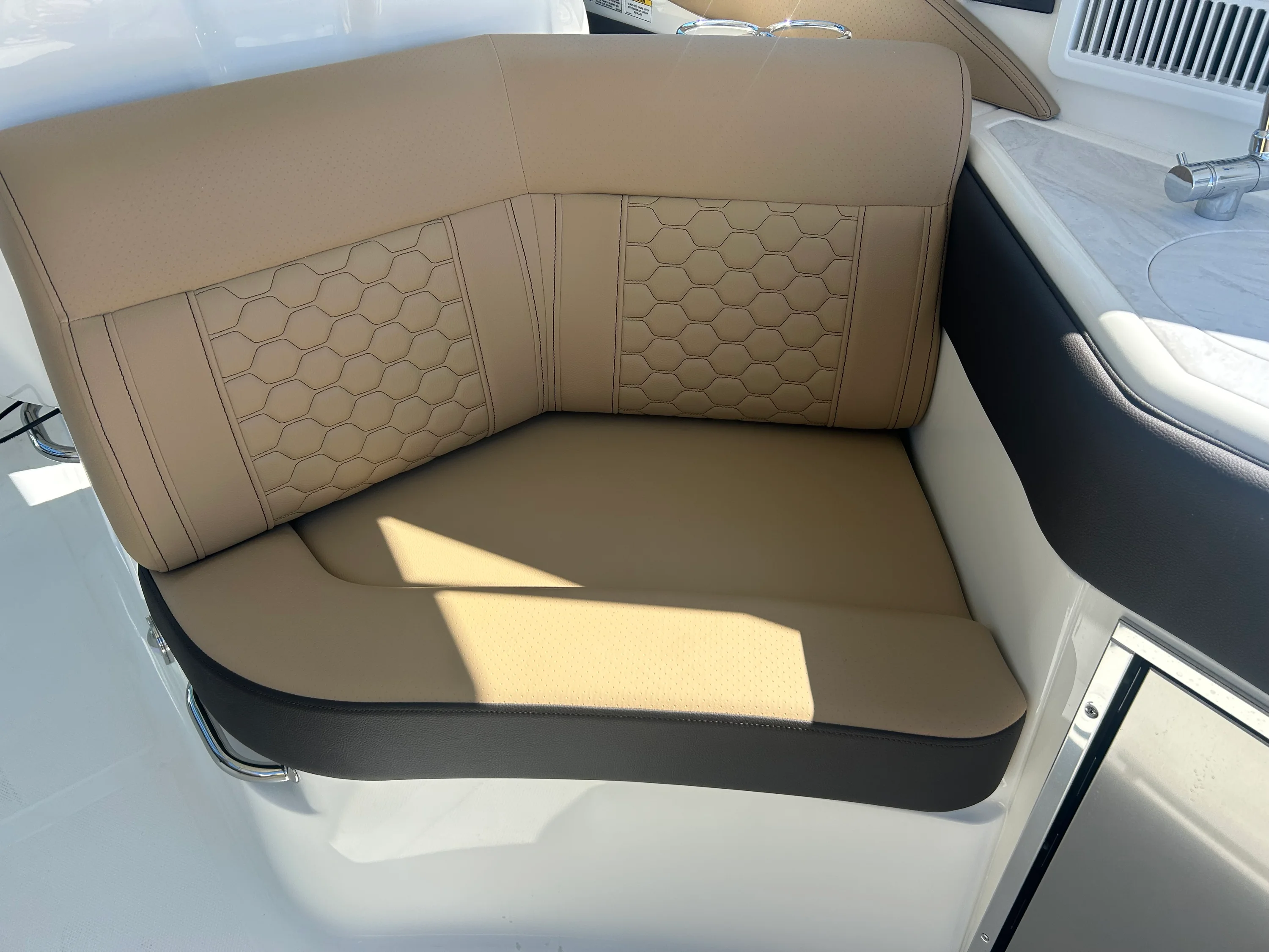 2026 Sea Ray Sundancer 320 Outboard Image Thumbnail #22