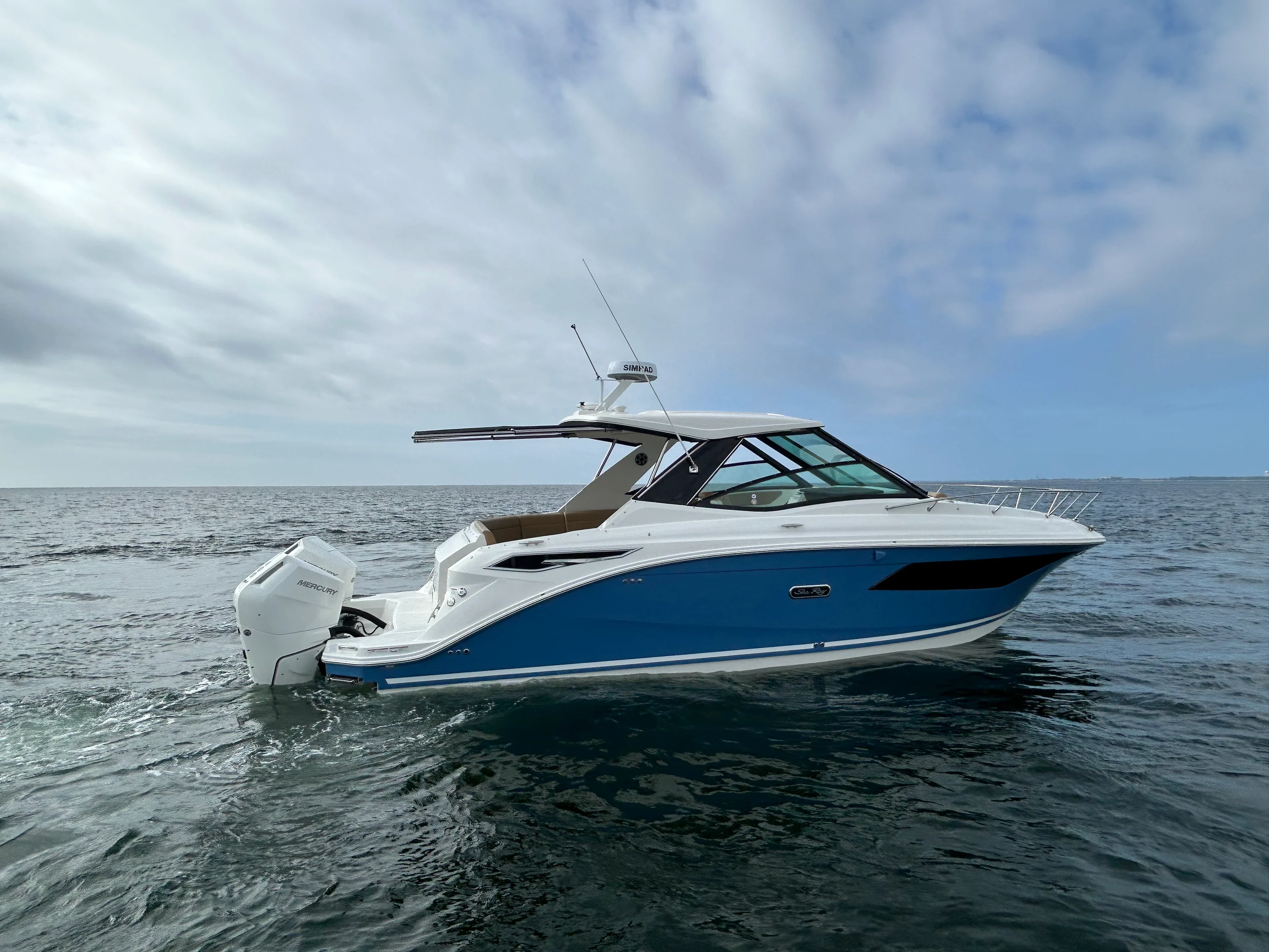 2026 Sea Ray Sundancer 320 Outboard Image Thumbnail #9